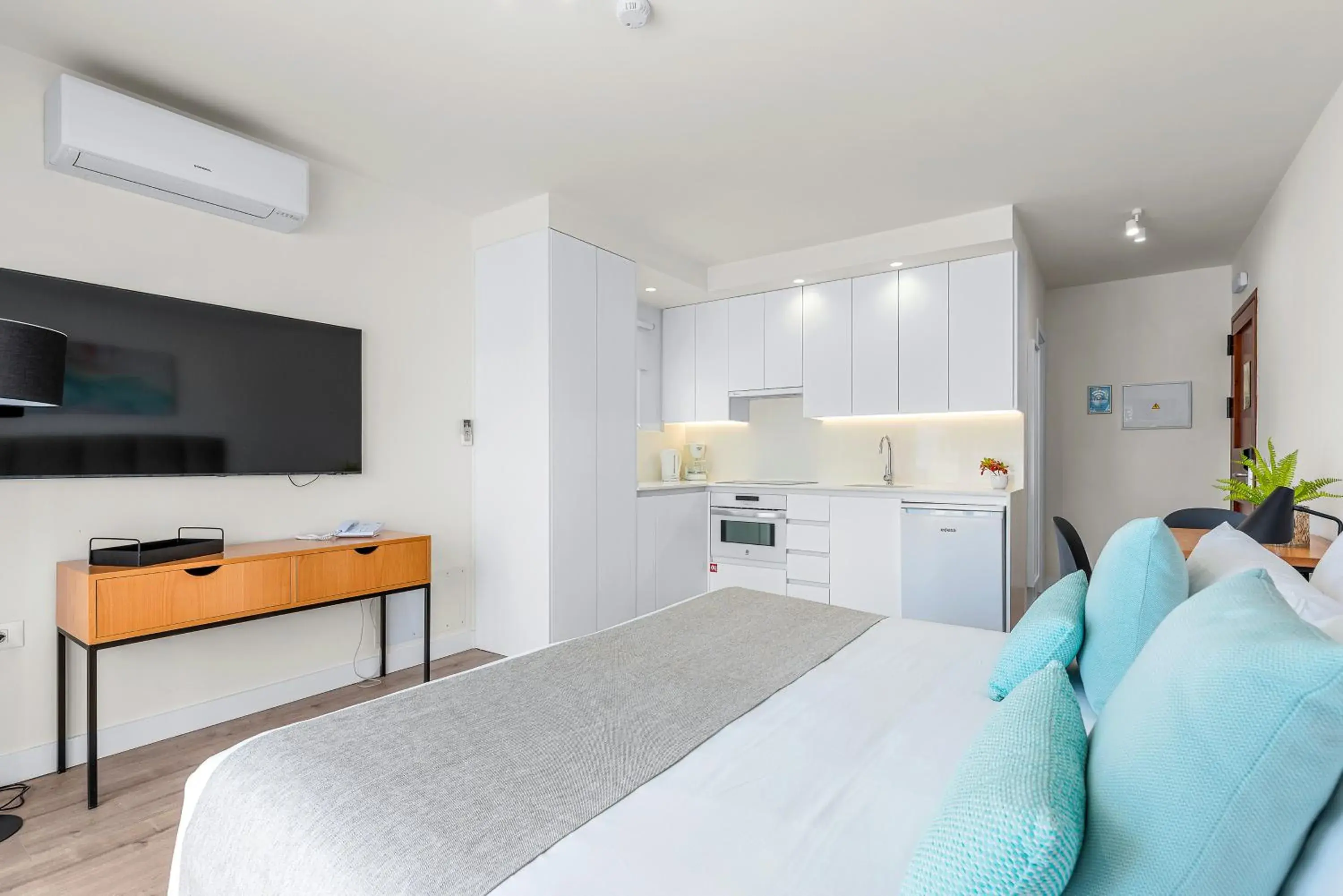 Photo of the whole room, Bed in Wyndham Residences Golf del Sur Photo of the whole room, Bed in Wyndham Residences Golf del Sur