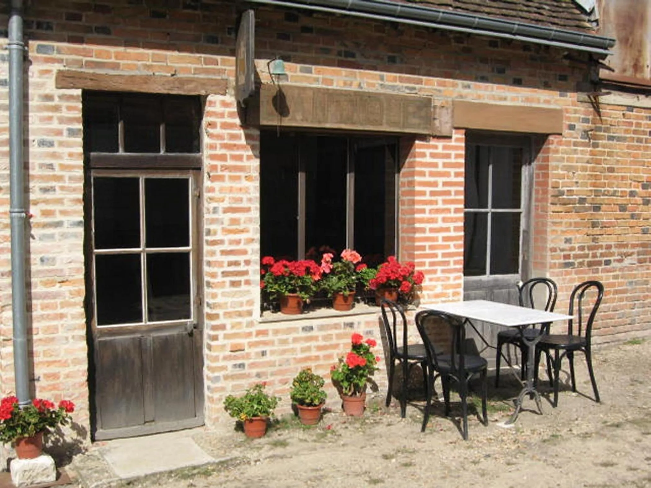 Restaurant/places to eat in Chambres La Vallée