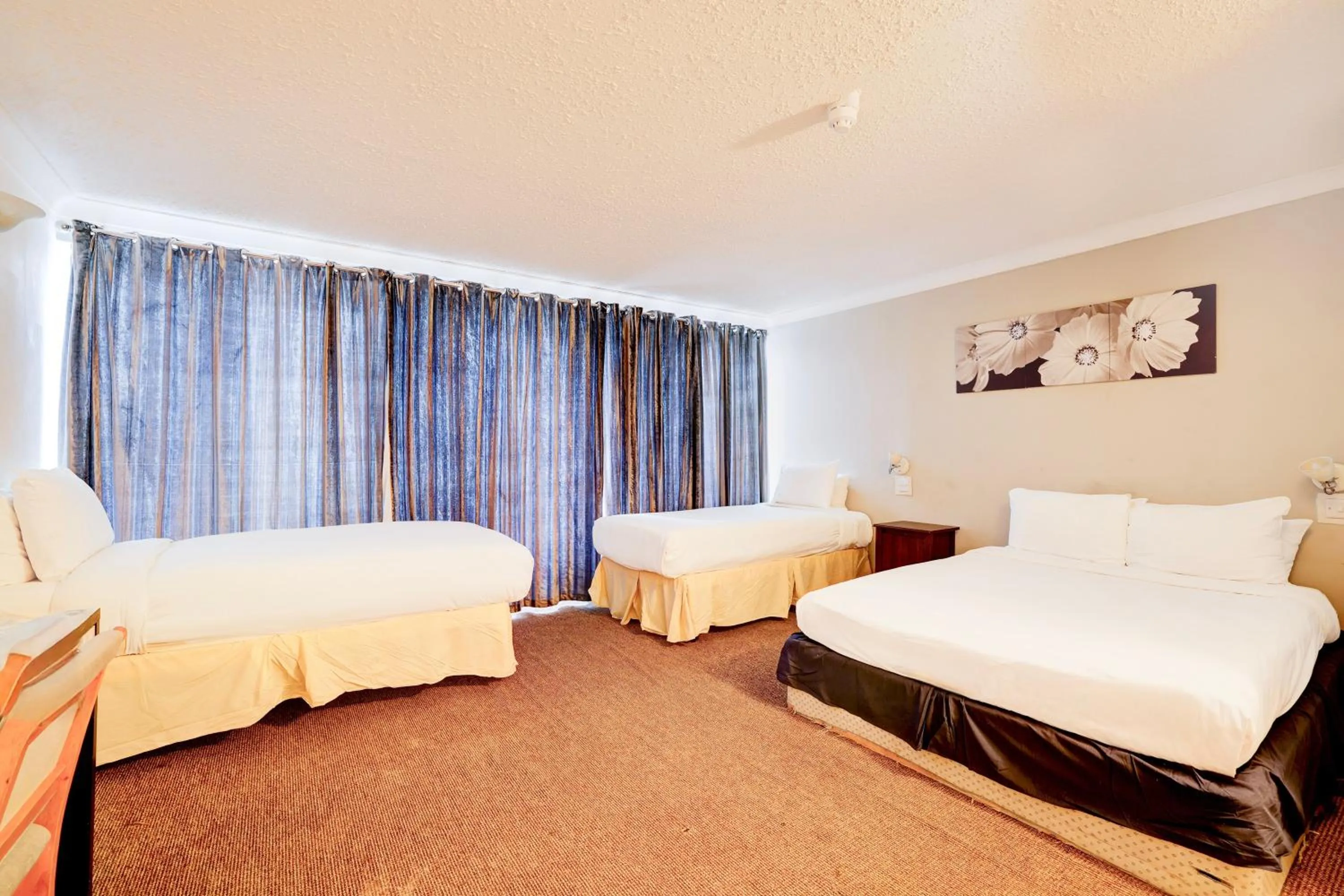 Bedroom, Bed in OYO The Chiltern Hotel