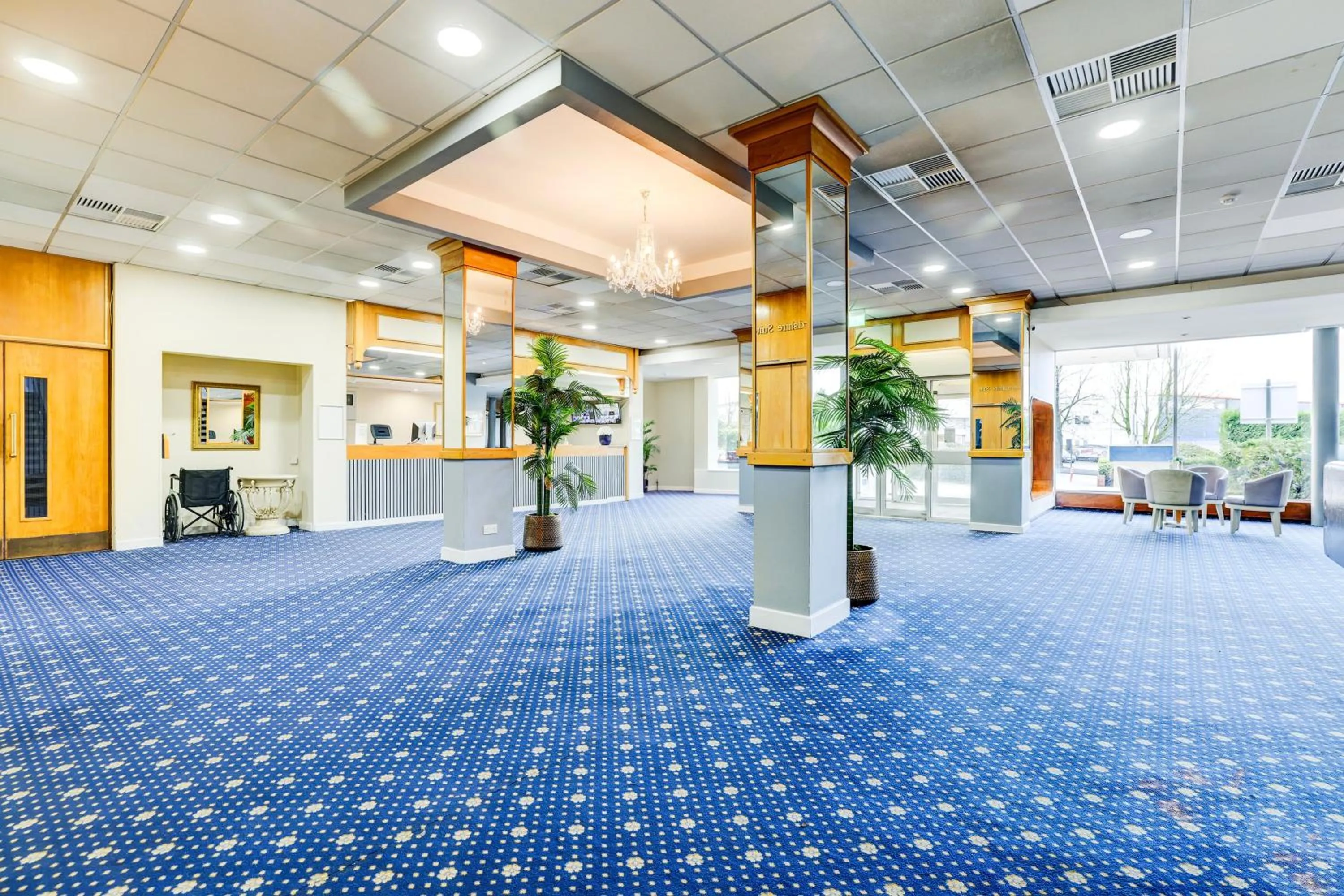 Lobby or reception in OYO The Chiltern Hotel