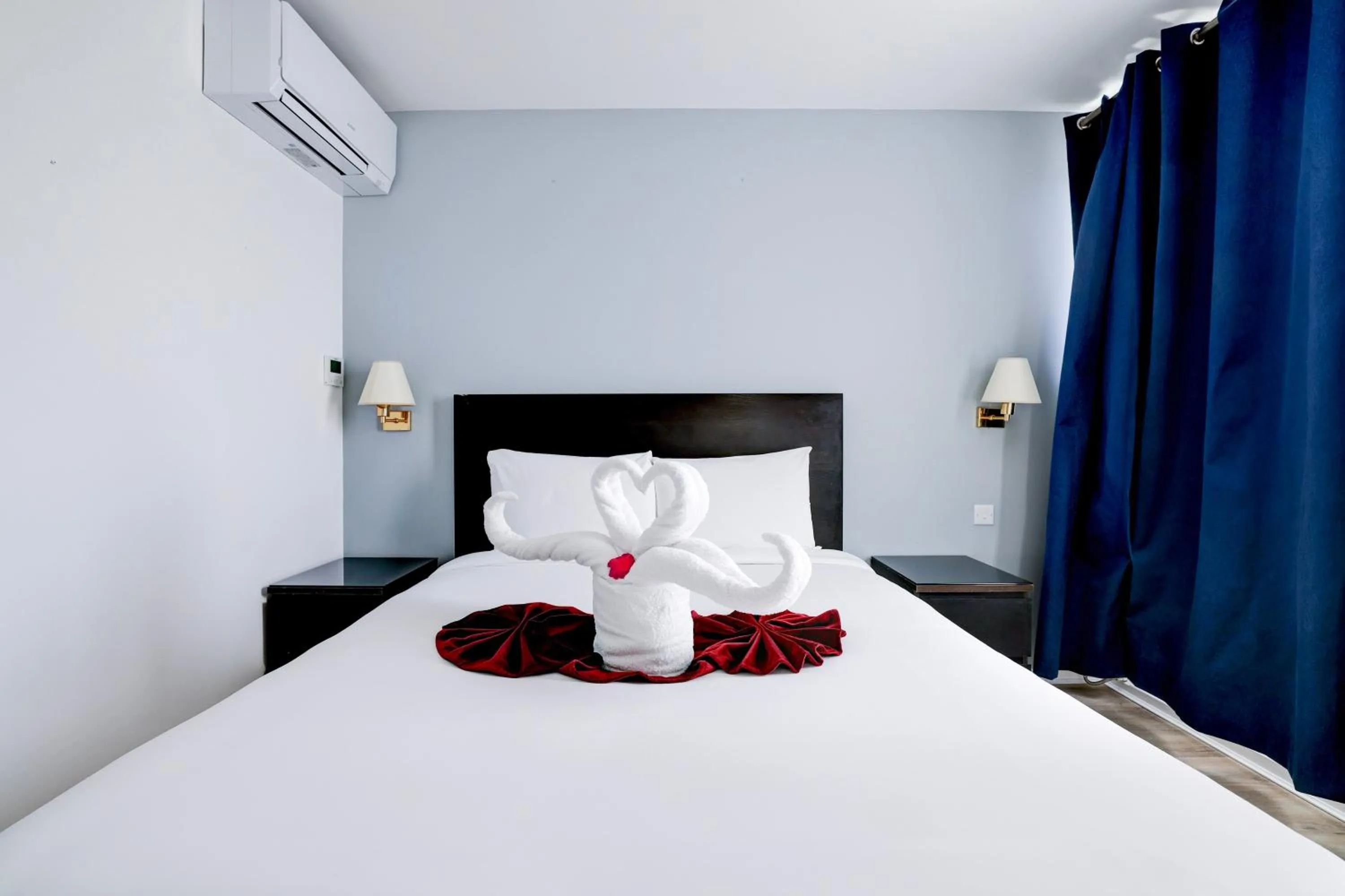 Bedroom, Bed in OYO The Chiltern Hotel