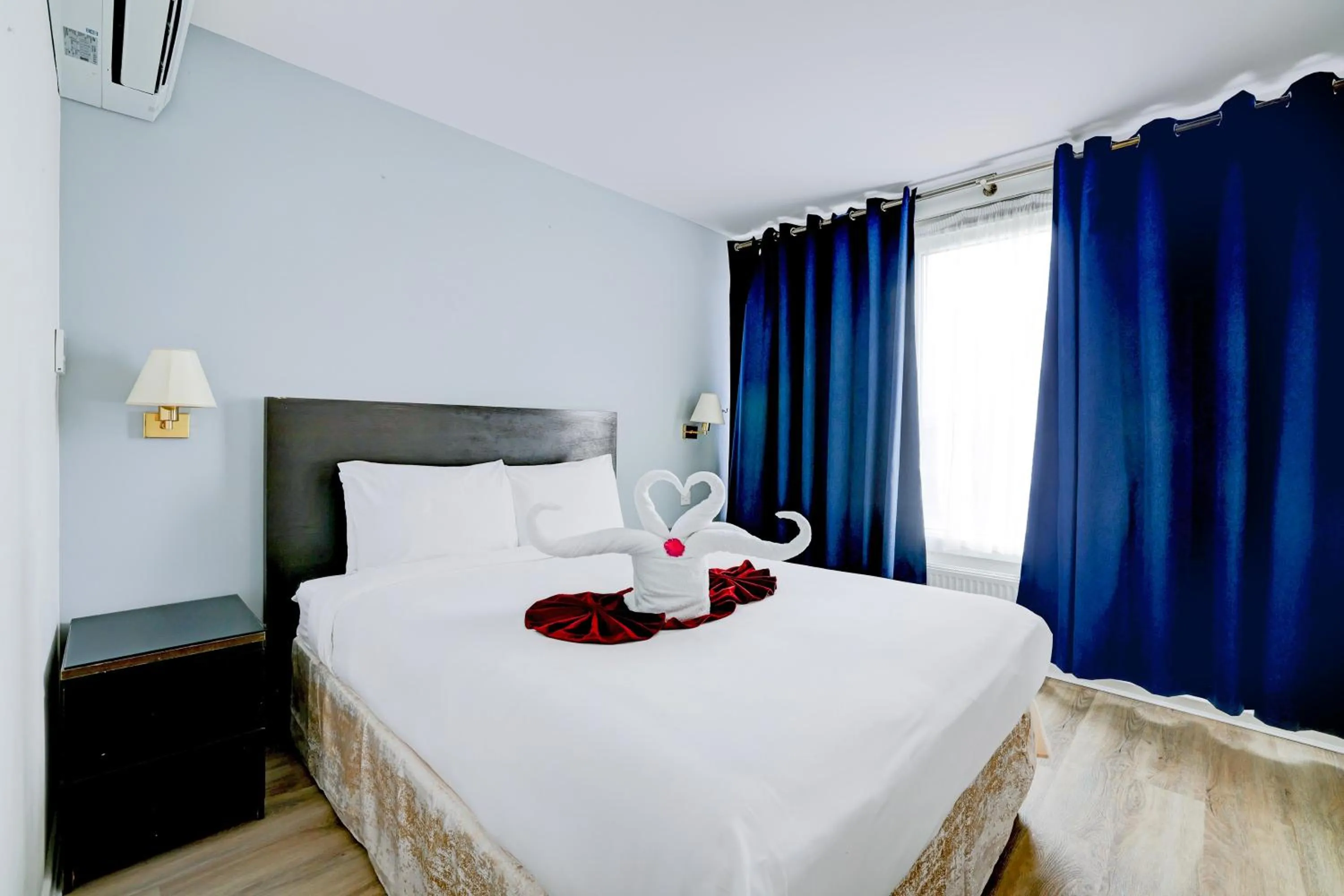 Bedroom, Bed in OYO The Chiltern Hotel