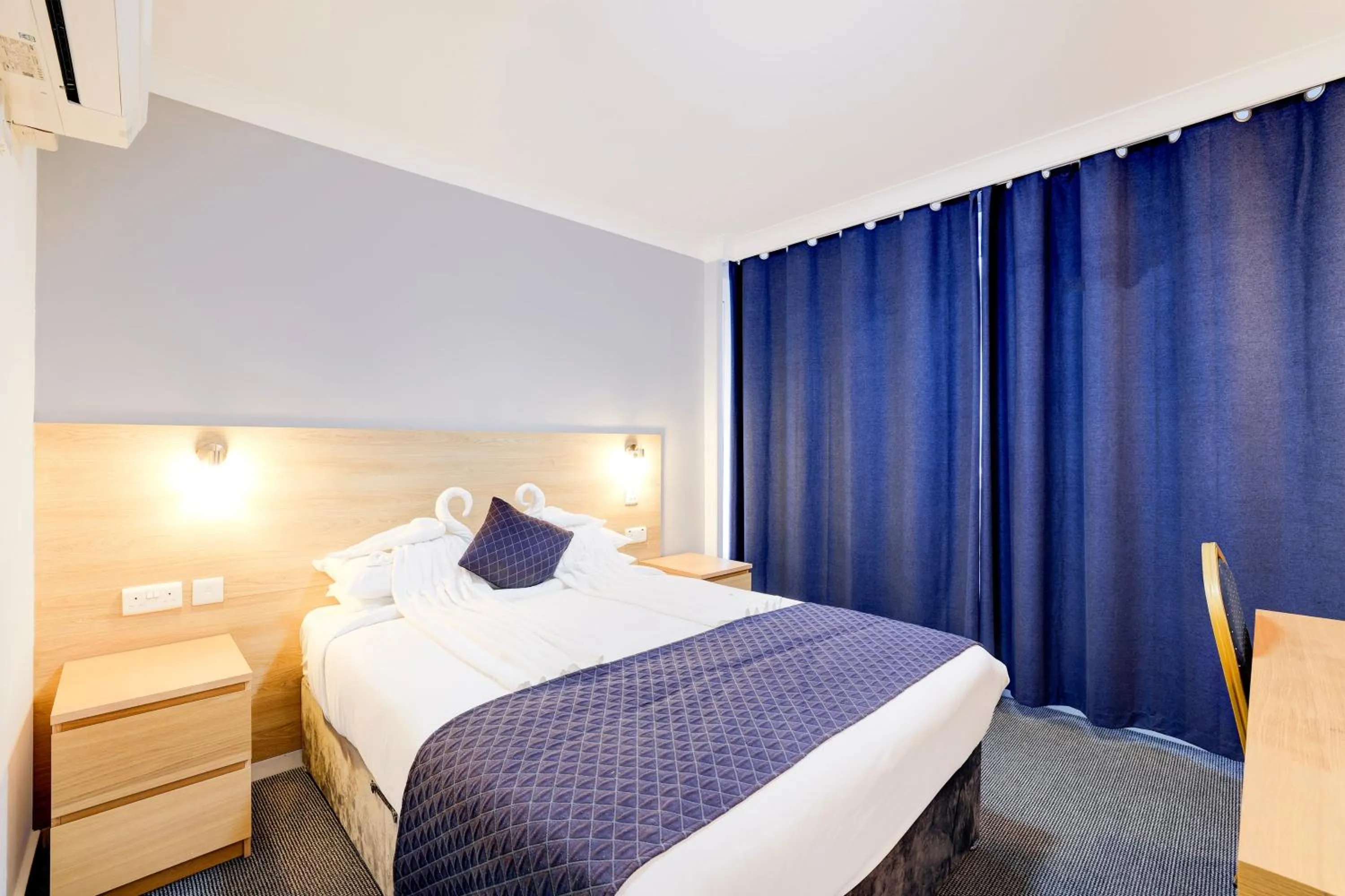 Bedroom, Bed in OYO The Chiltern Hotel