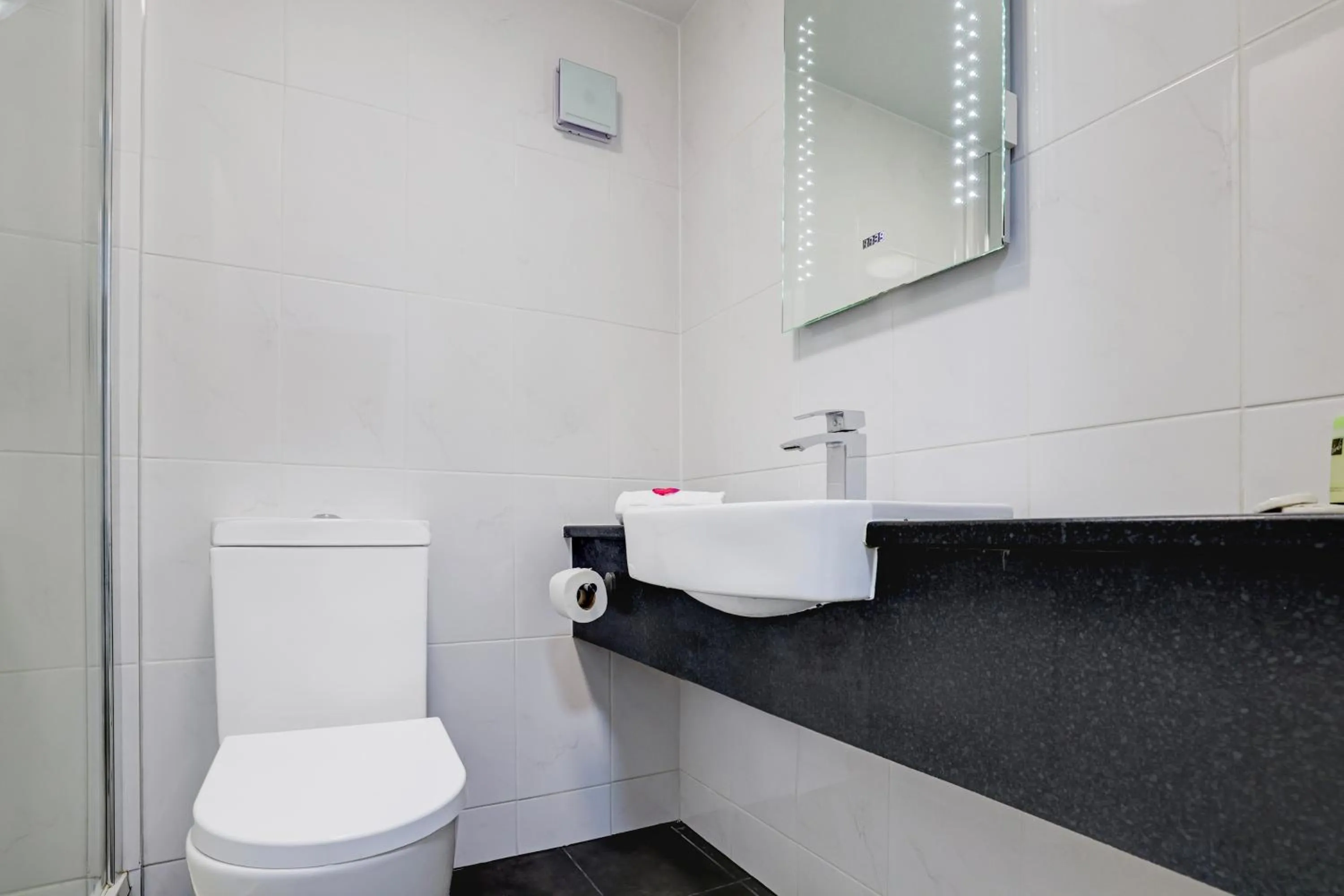 Bathroom in OYO The Chiltern Hotel