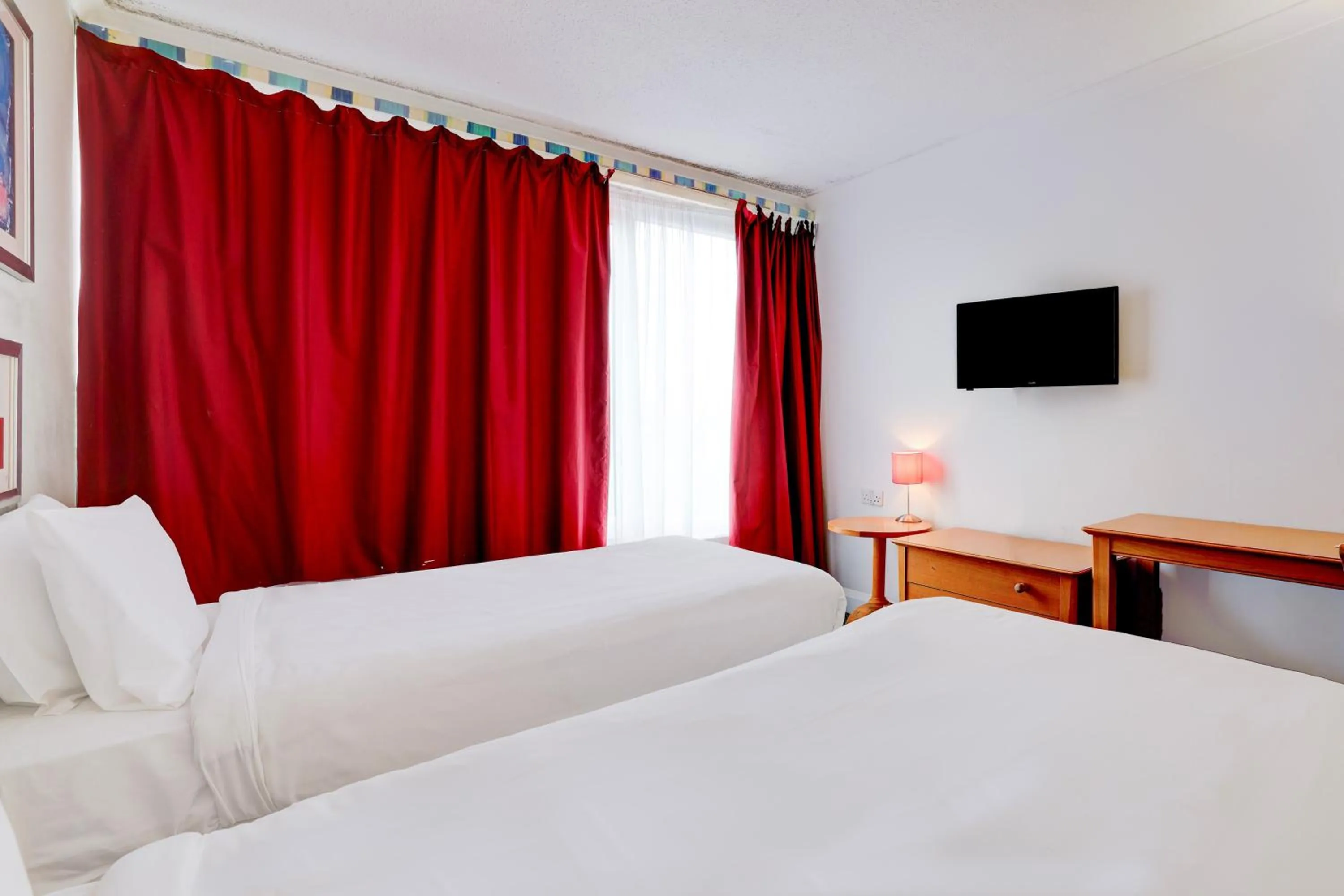 Bedroom, Bed in OYO The Chiltern Hotel