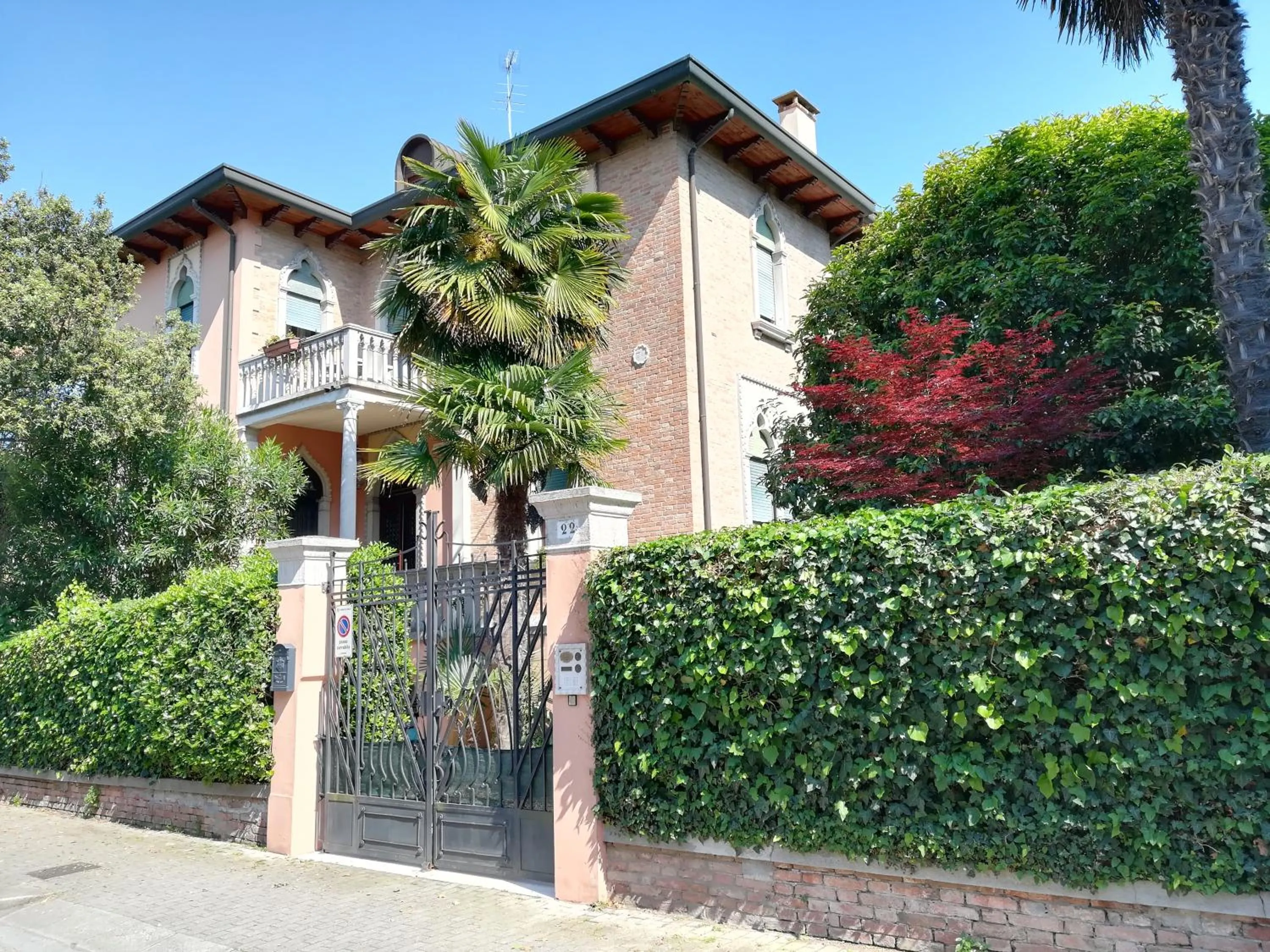 Property building in Villa Berghinz