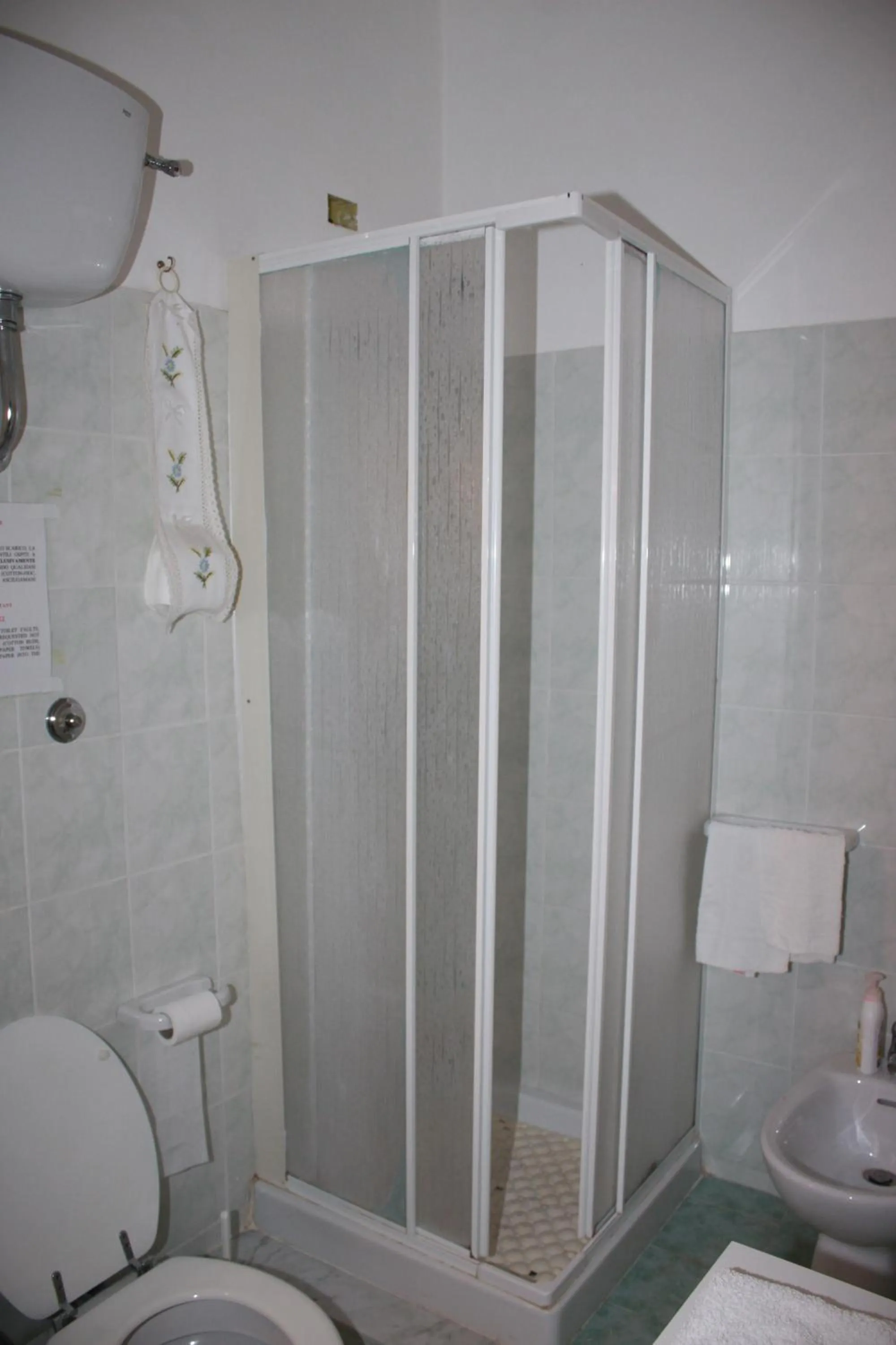 Shower in Palazzo Della Marra