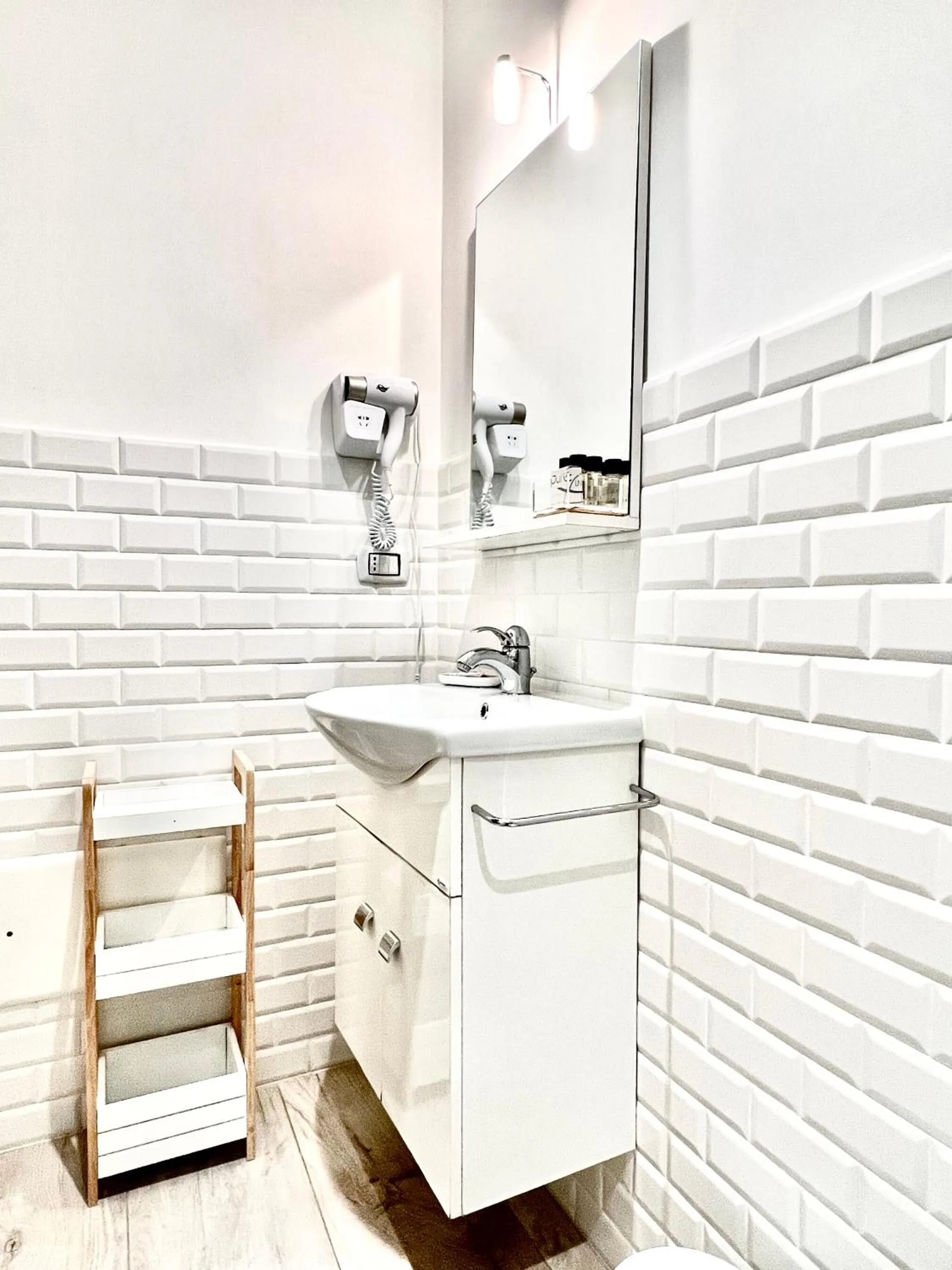 Bathroom in Eccelsoleccese Boutique B&B - steps from the Historic Center