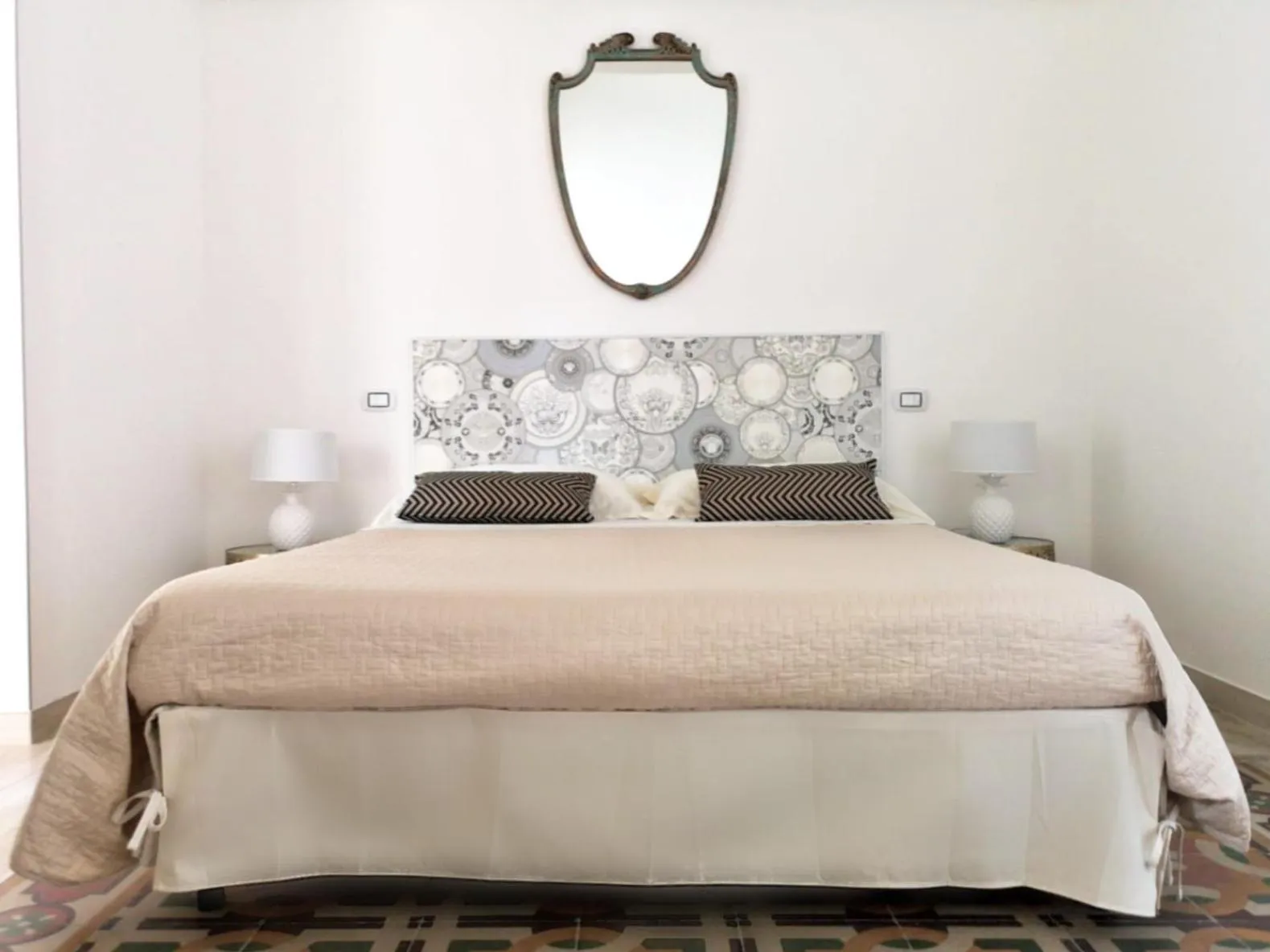 Bed in Eccelsoleccese Boutique B&B - steps from the Historic Center