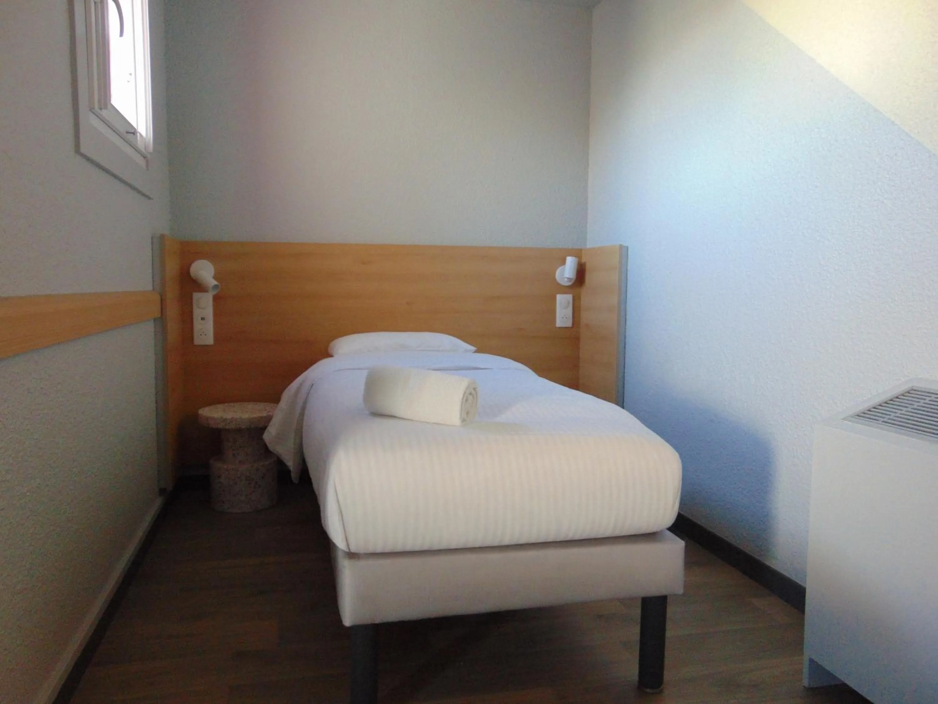 Bedroom, Bed in ibis budget Metz Sud