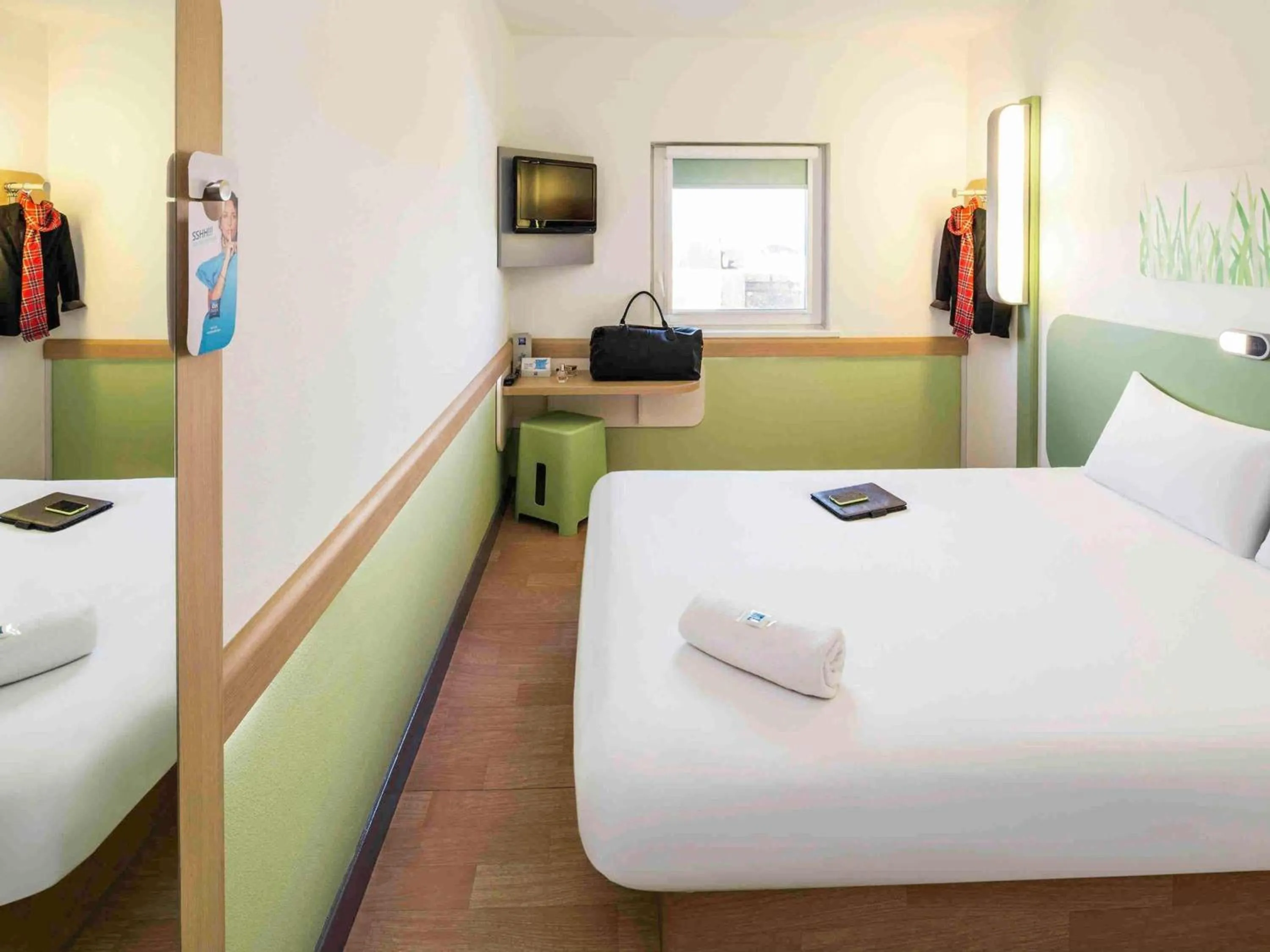 Bedroom, Bed in ibis budget Metz Sud