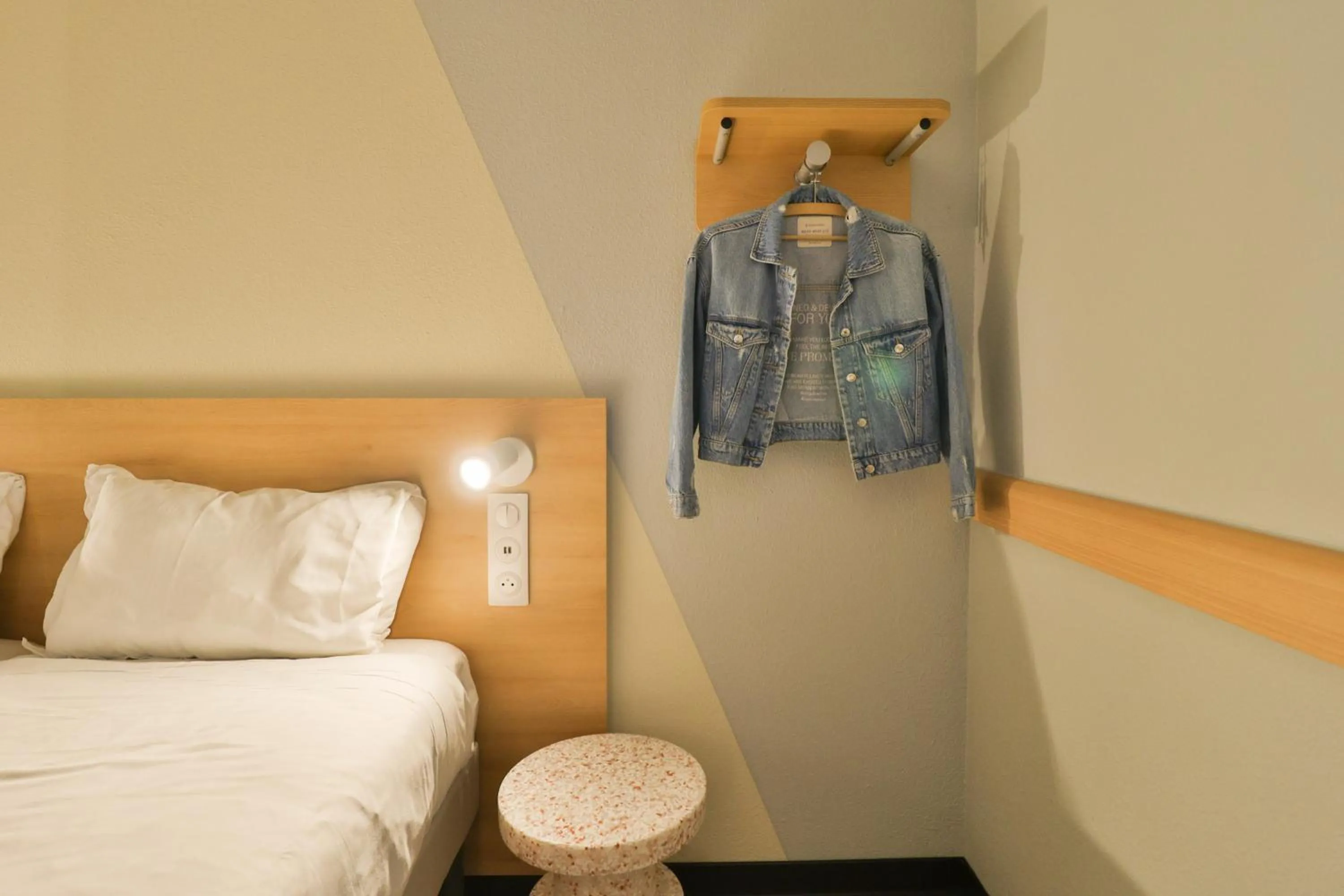 Bedroom, Bed in ibis budget Metz Sud
