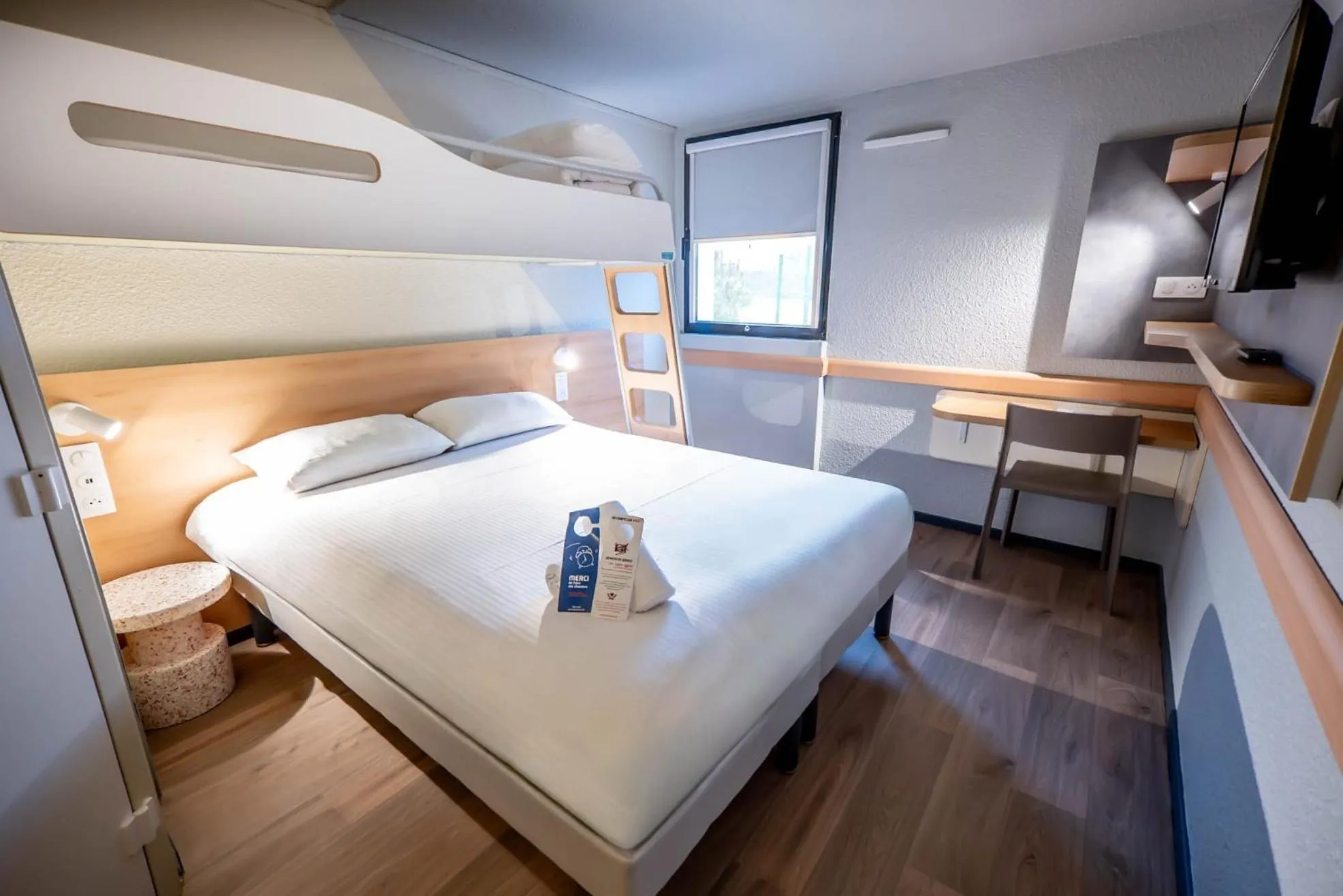 Bedroom, Bed in ibis budget Metz Sud