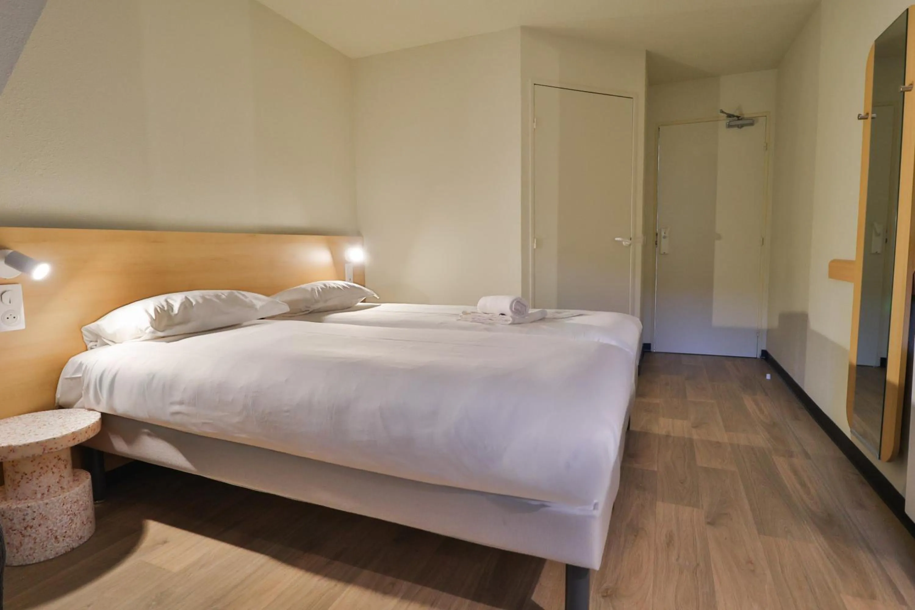 Bedroom, Bed in ibis budget Metz Sud