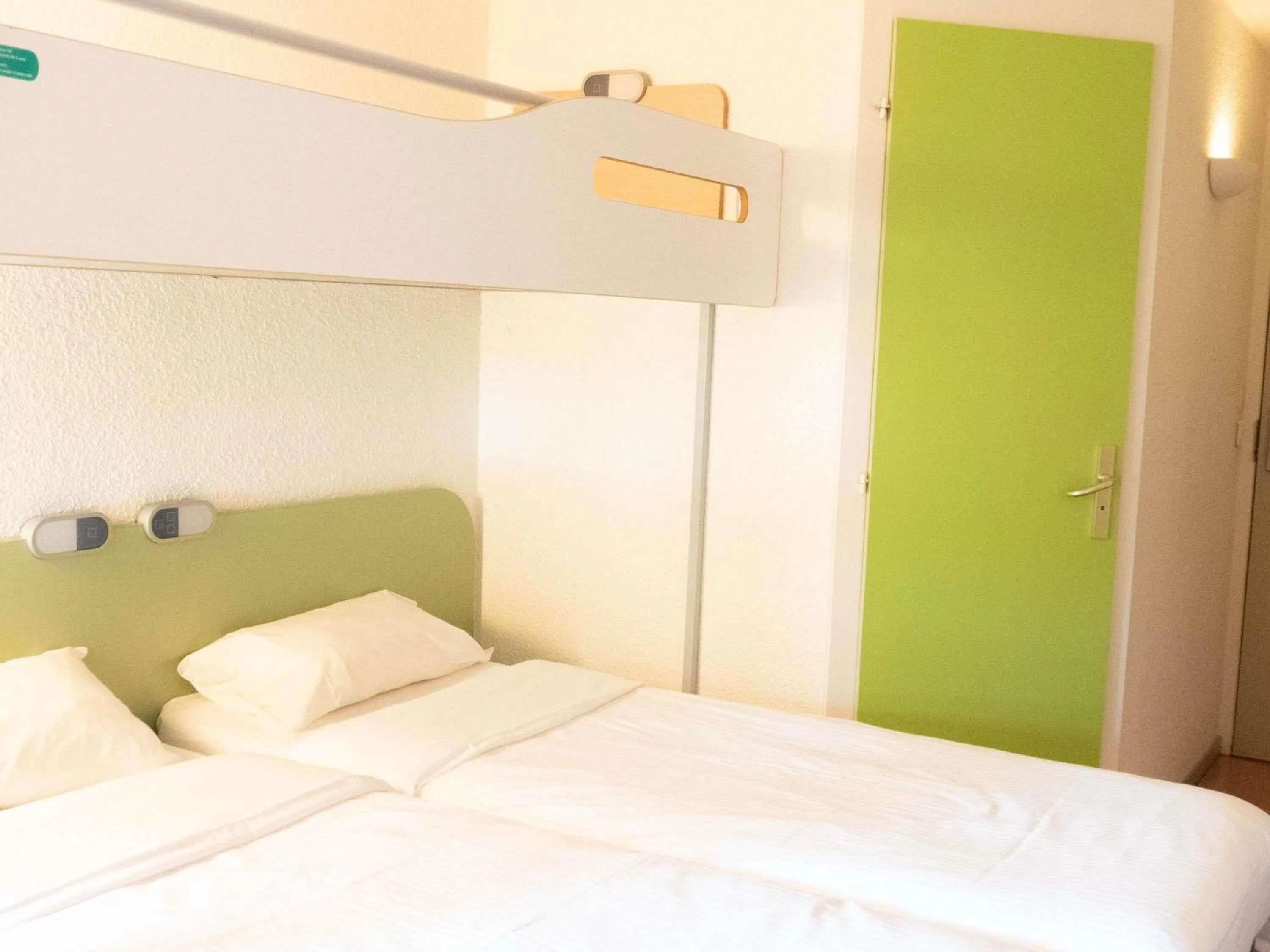Bedroom, Bed in ibis budget Metz Sud