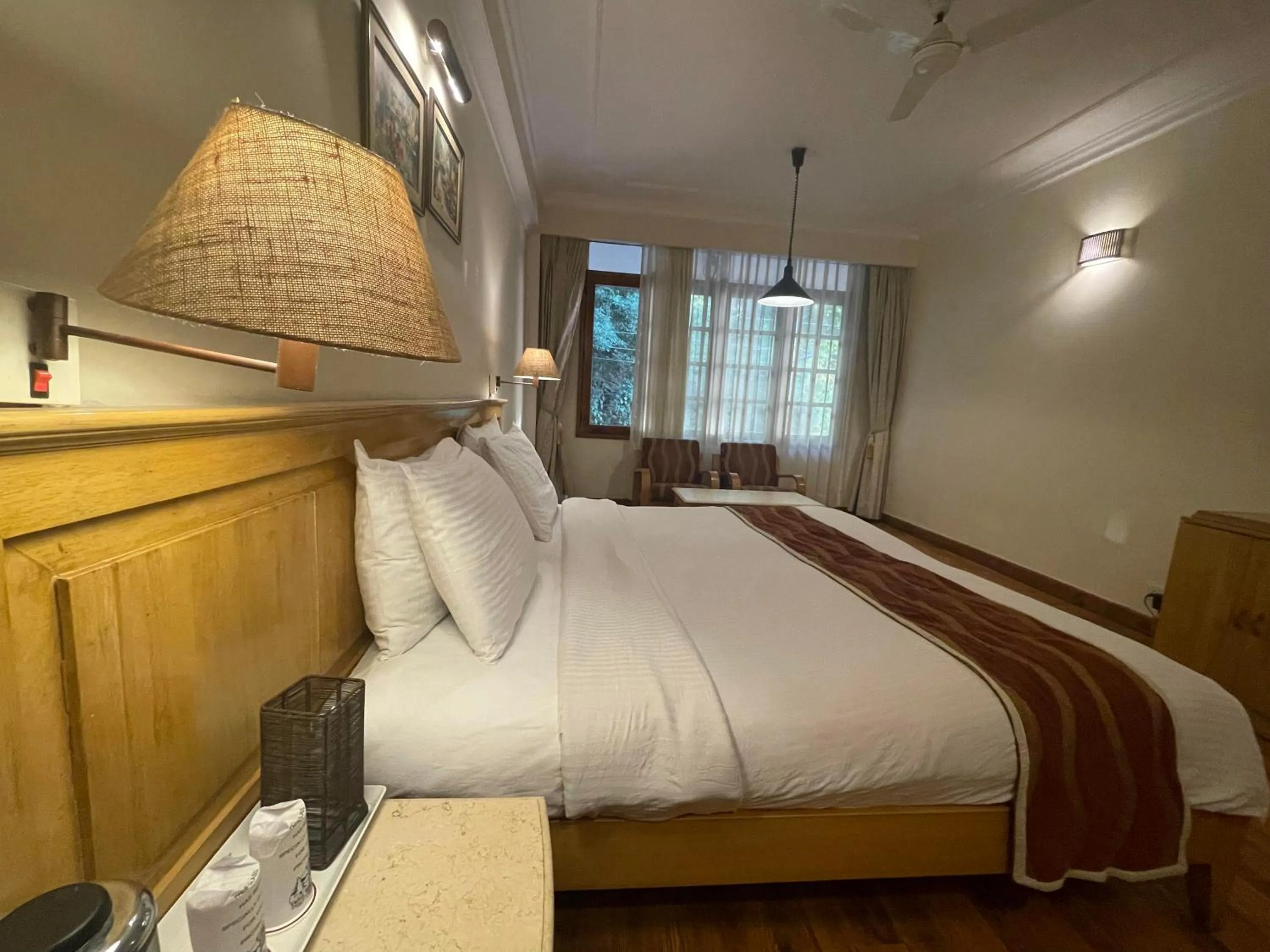 Bed in Hotel Willow Banks Shimla