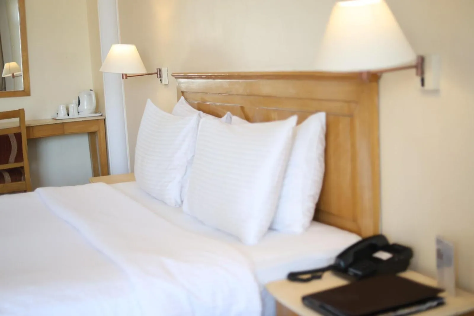 Bed in Hotel Willow Banks Shimla