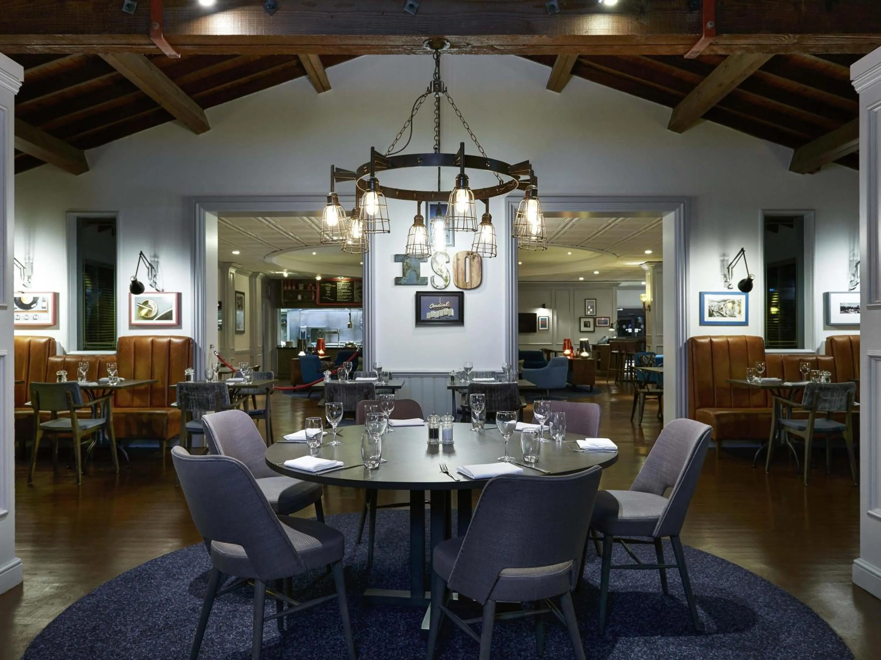 Restaurant/places to eat in Novotel London Stansted Airport