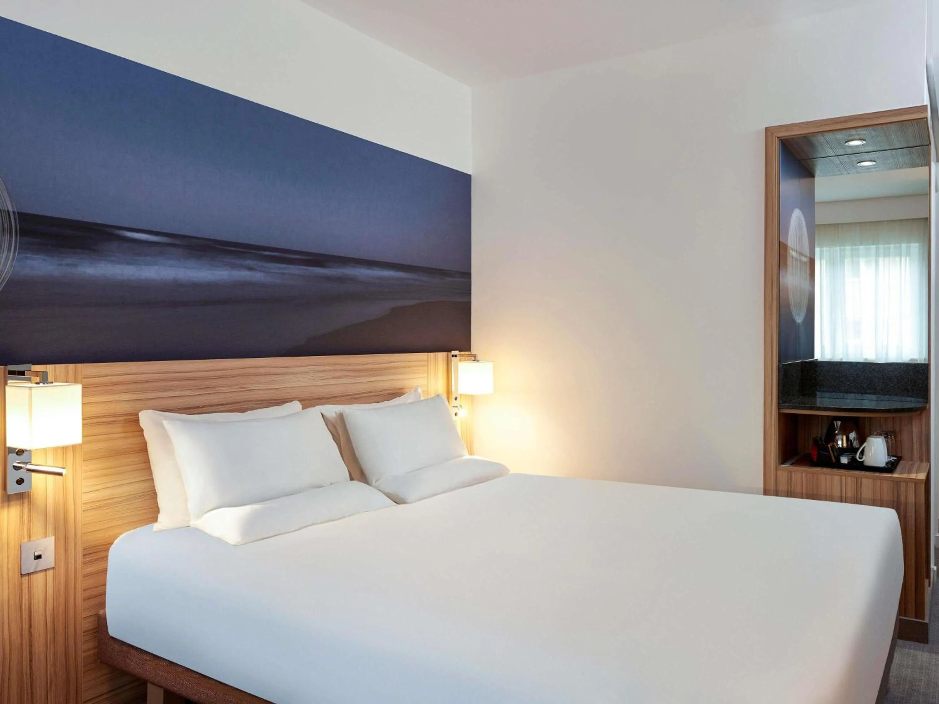 Bedroom, Bed in Novotel London Stansted Airport