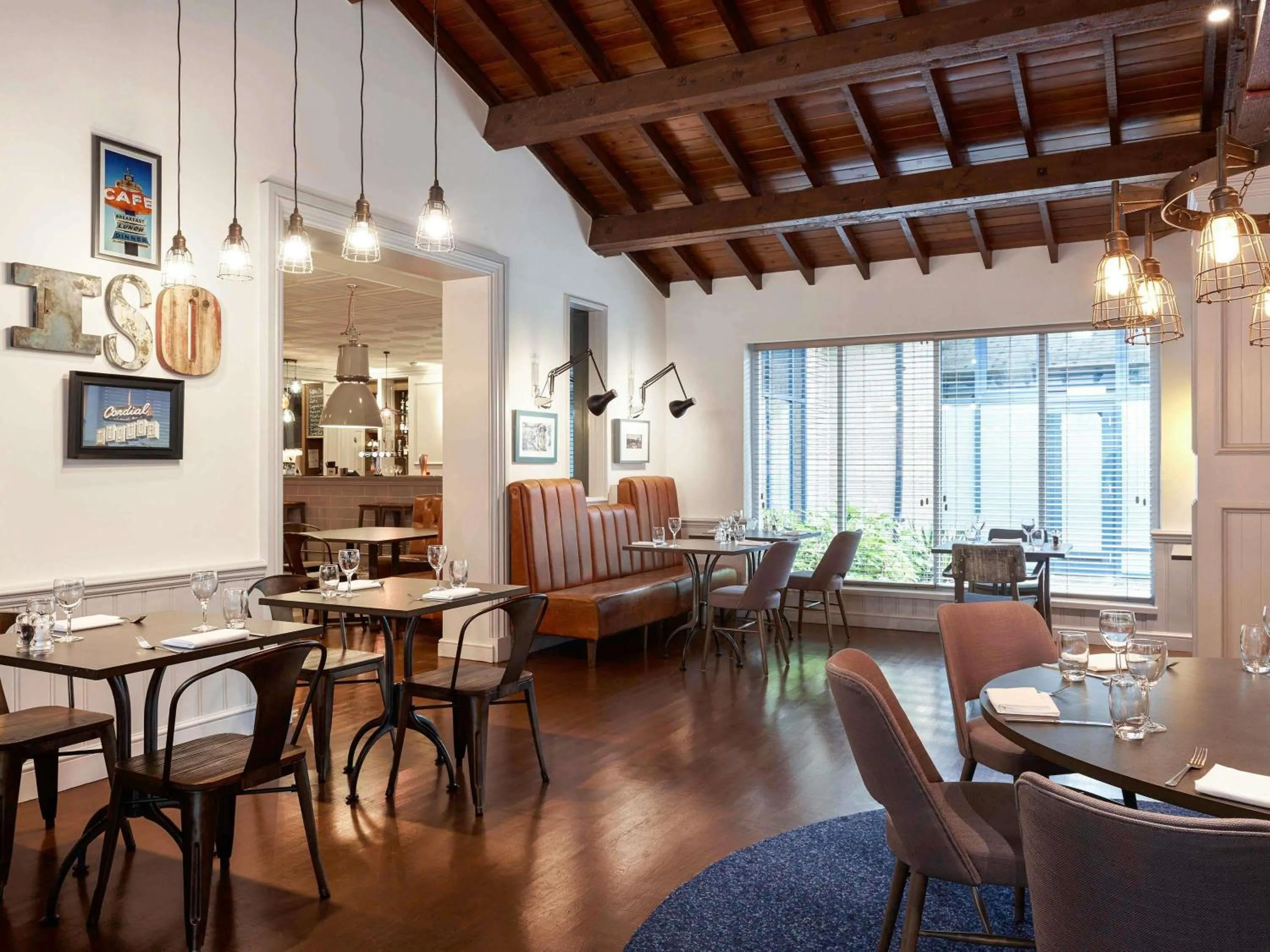 Restaurant/places to eat in Novotel London Stansted Airport