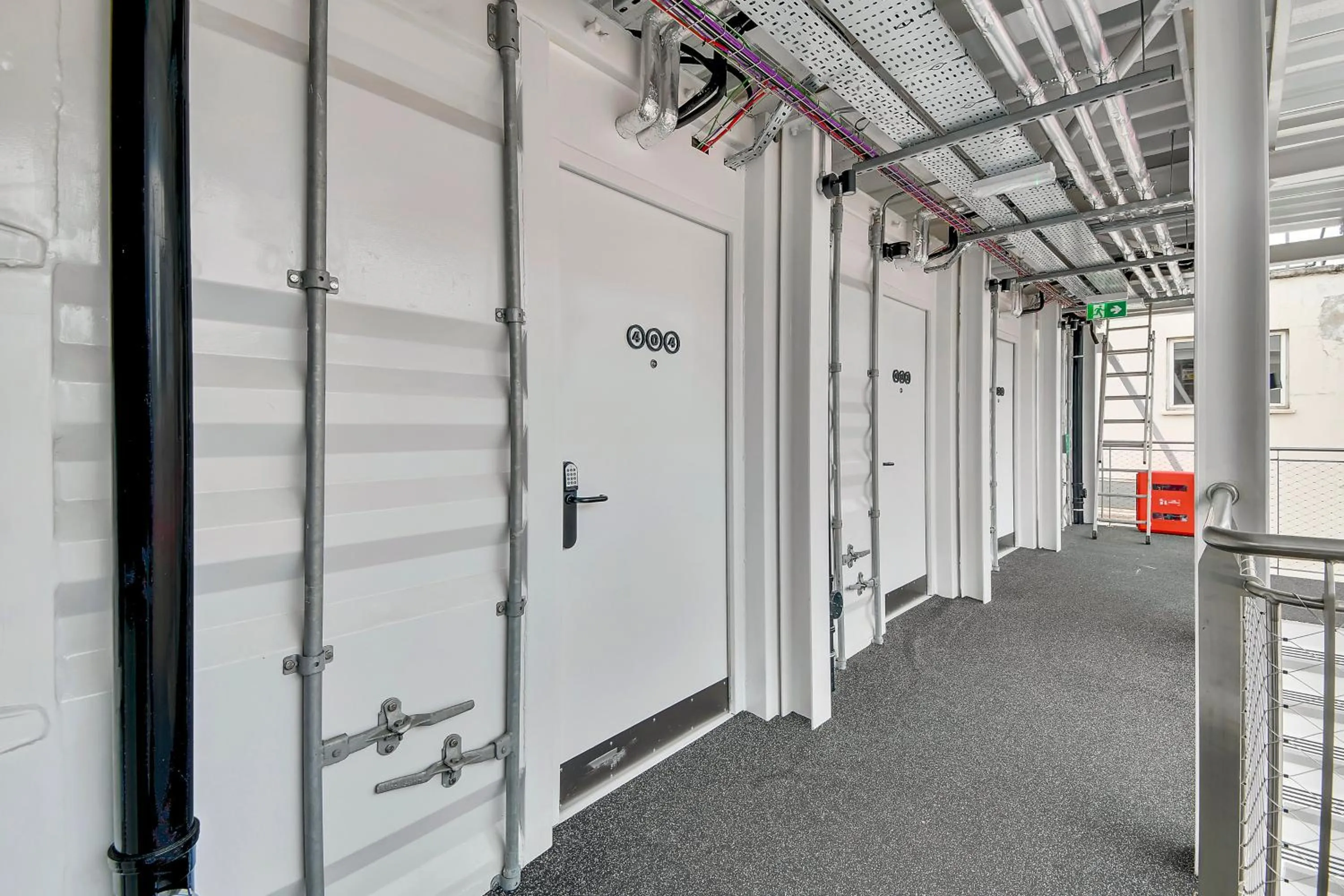 Facade/entrance in Stow Away Waterloo