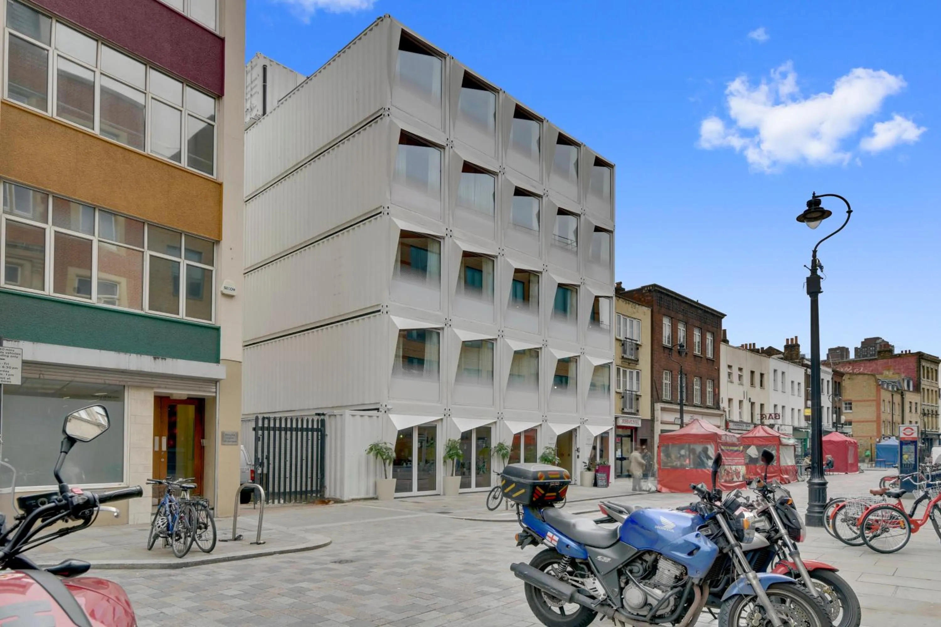 Facade/entrance in Stow Away Waterloo