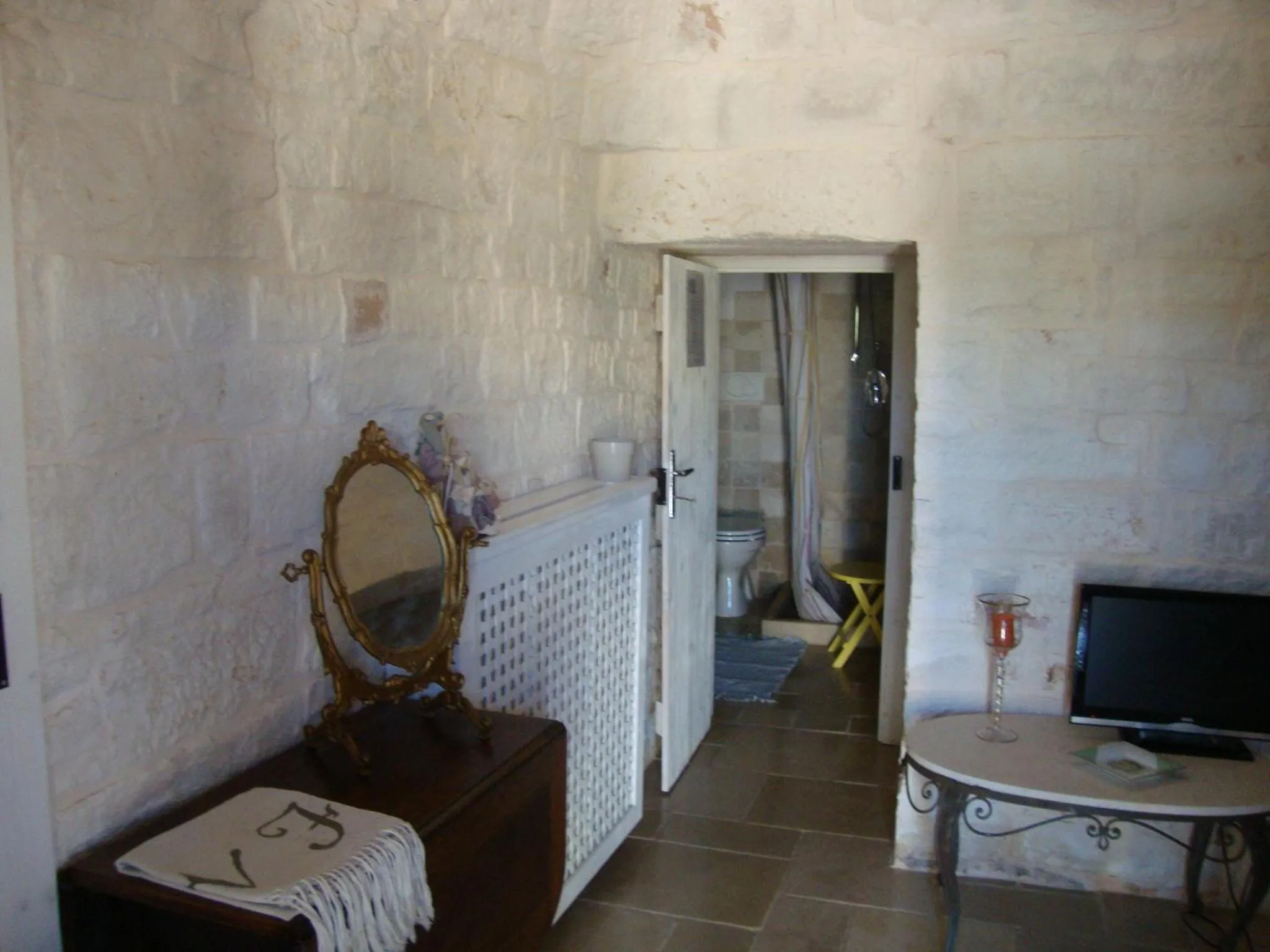 Decorative detail in Fontana Vecchia B&B