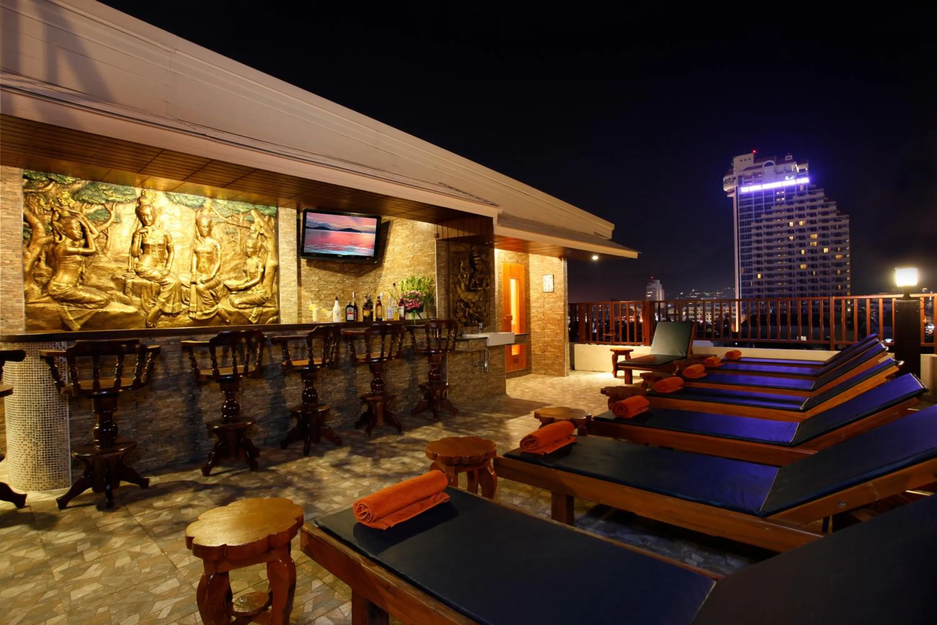 Swimming pool in Orchid Resortel