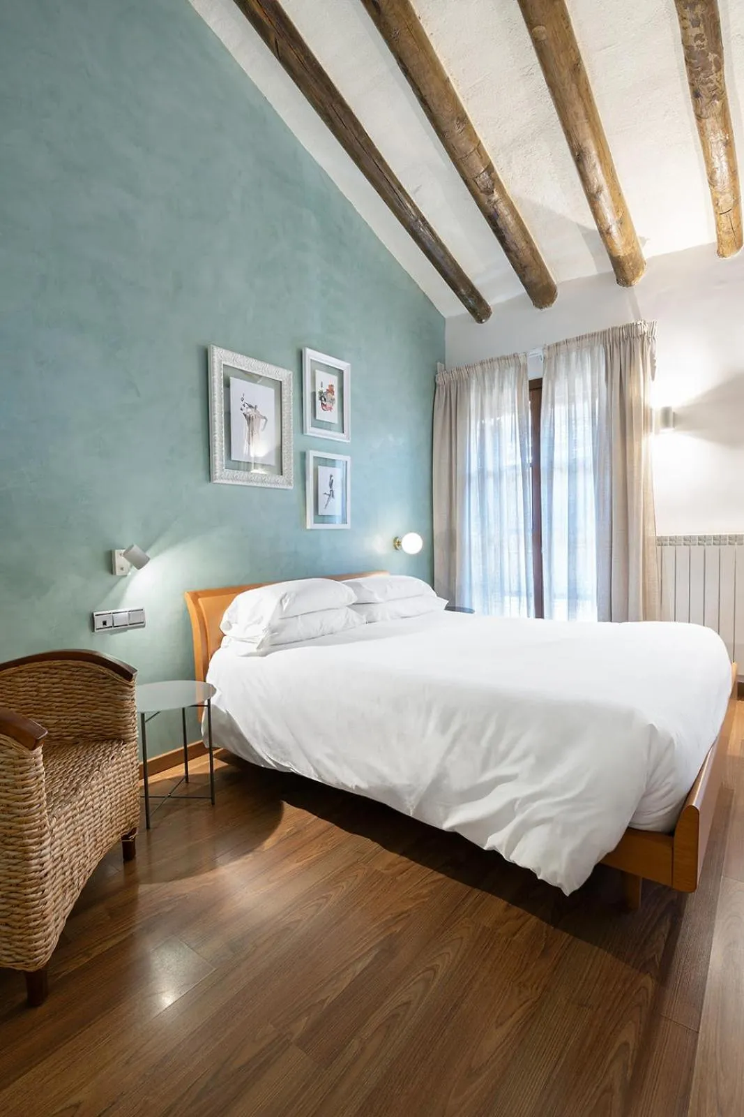 Bed in Hostal Pichorradicas