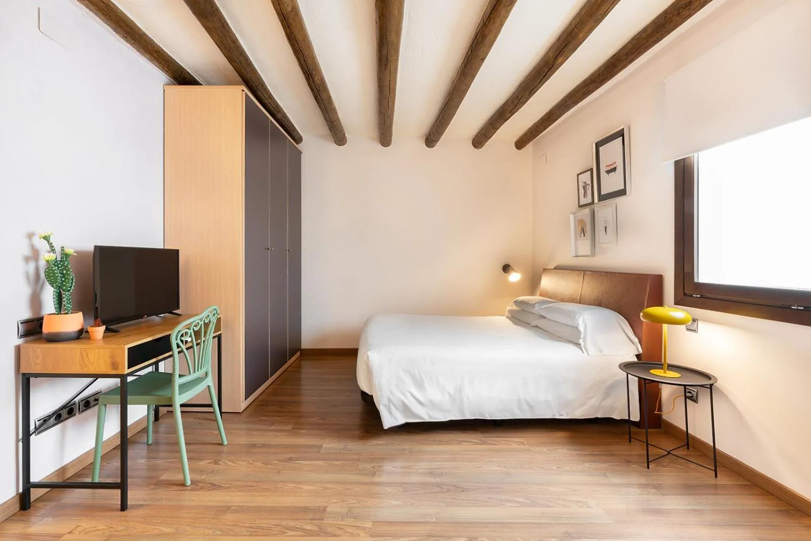 Bed in Hostal Pichorradicas