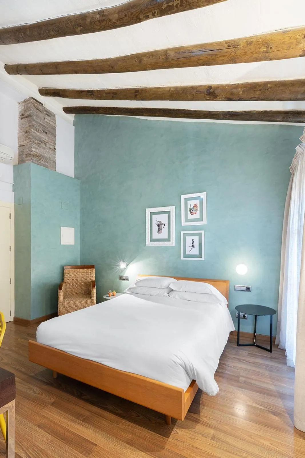 Bed in Hostal Pichorradicas
