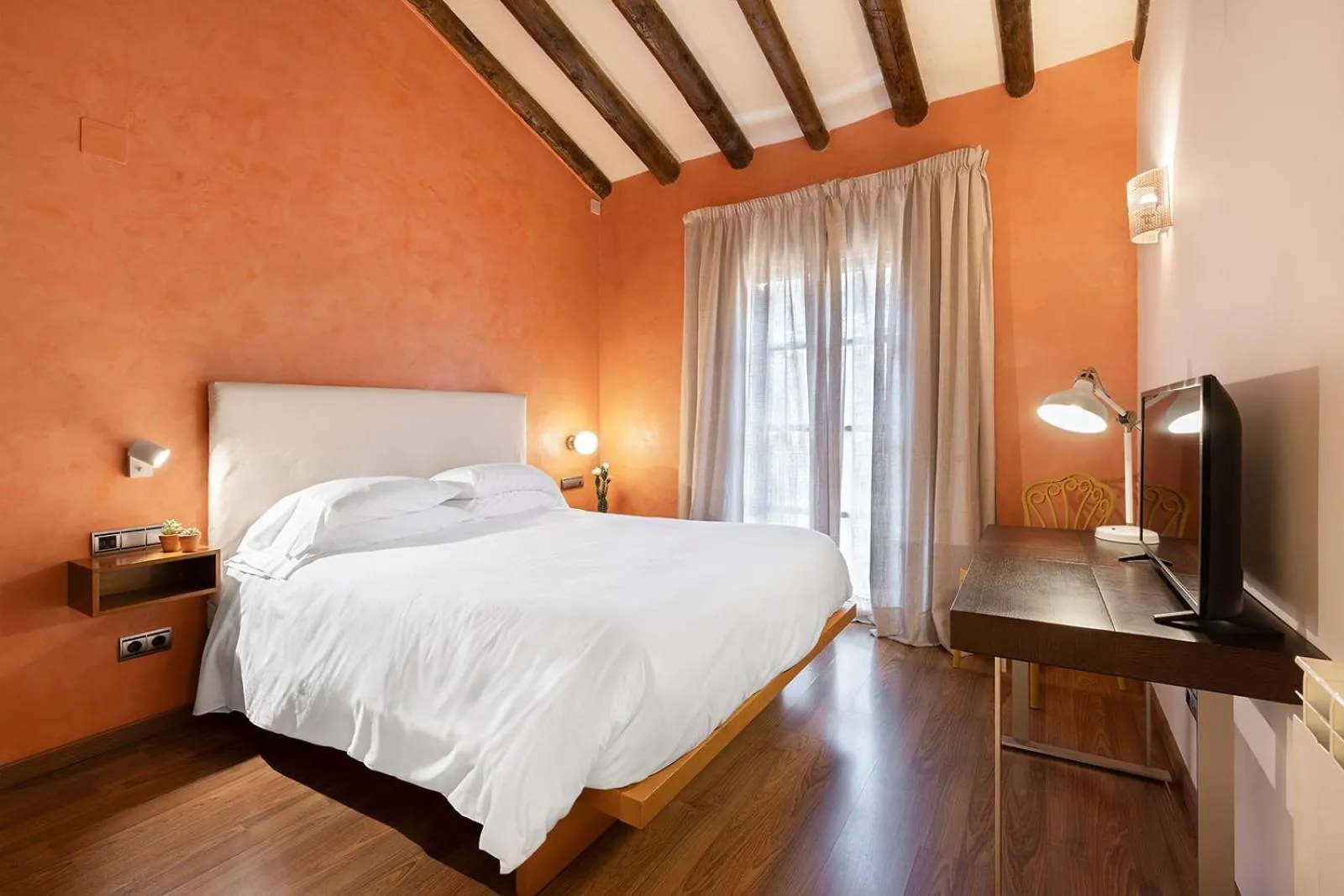 Bed in Hostal Pichorradicas