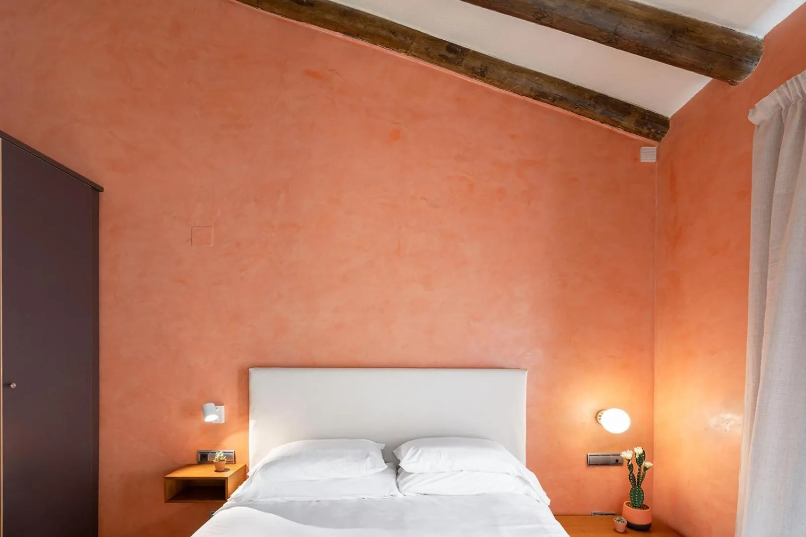 Bed in Hostal Pichorradicas