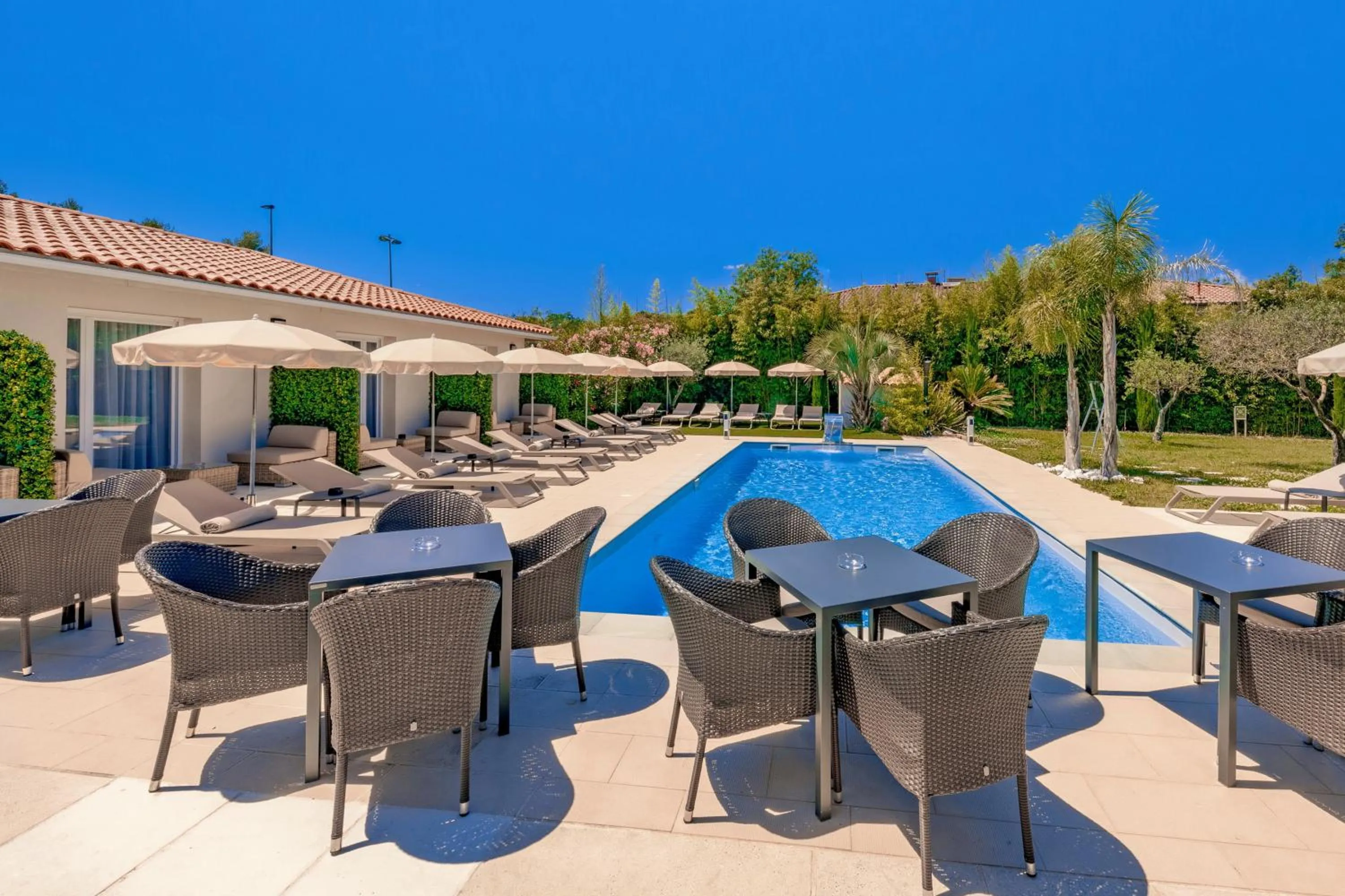 Swimming pool in Hôtel Villa Sophia - ADULTS ONLY JULY AND AUGUST