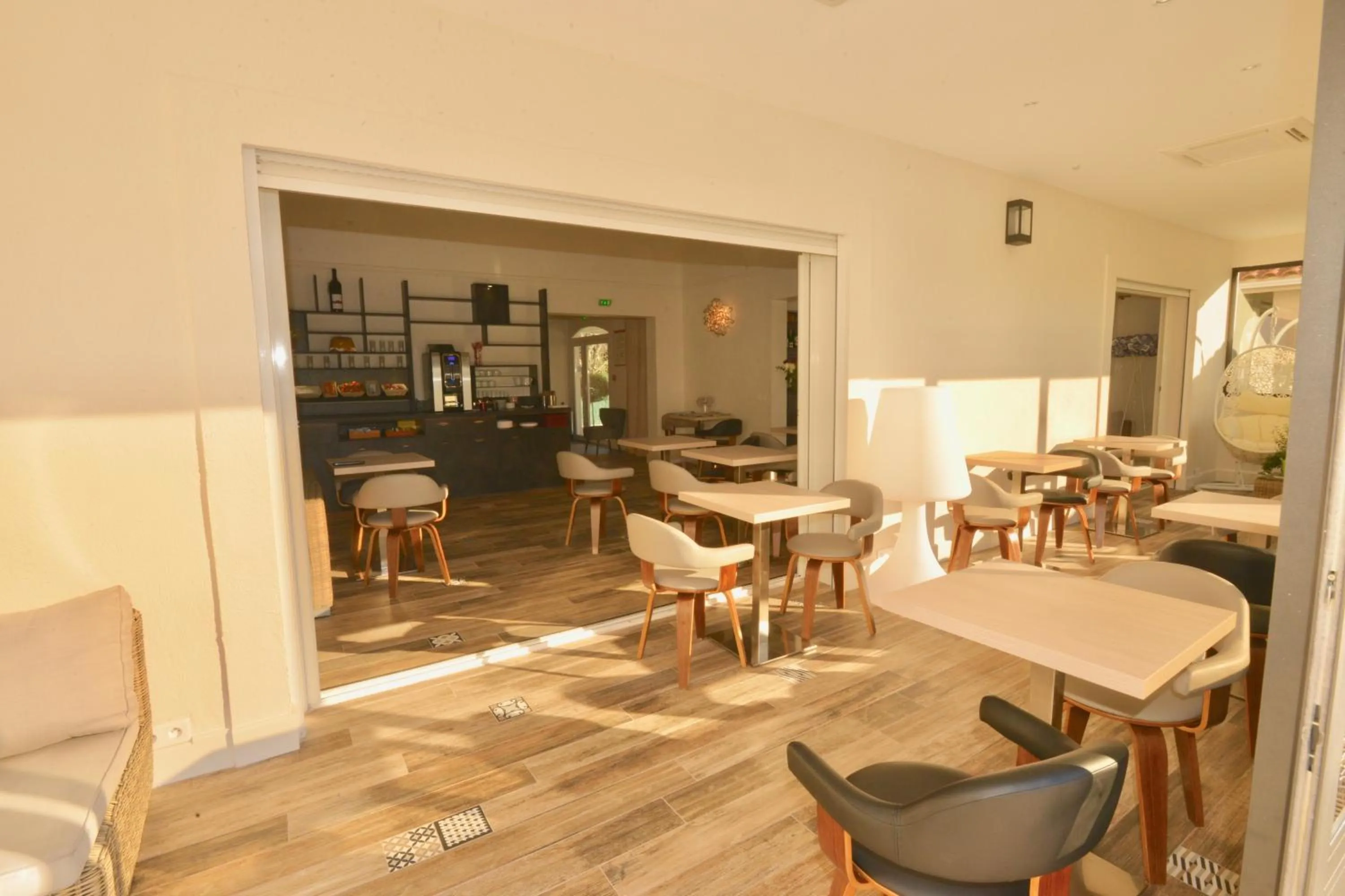 Lounge or bar in Hôtel Villa Sophia - ADULTS ONLY JULY AND AUGUST