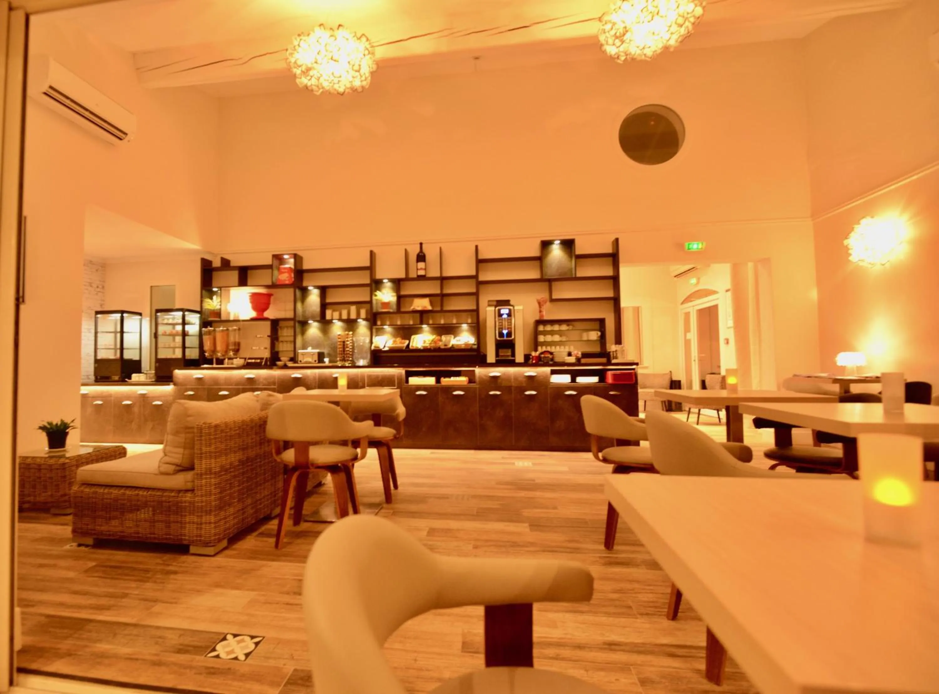 Restaurant/places to eat in Hôtel Villa Sophia - ADULTS ONLY JULY AND AUGUST