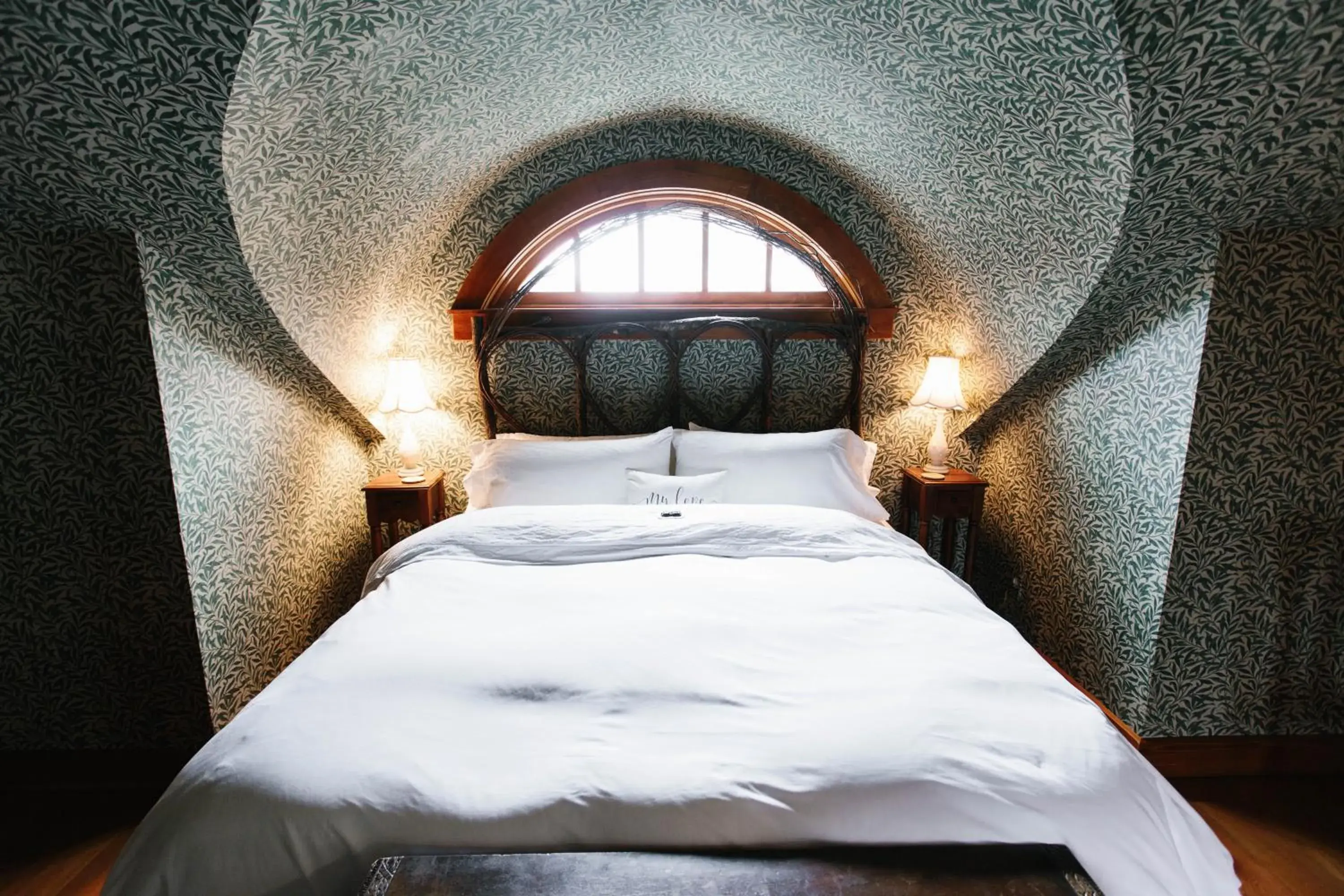 King Suite with Spa Bath in Round Barn Farm B & B Event Center King Suite with Spa Bath in Round Barn Farm B & B Event Center