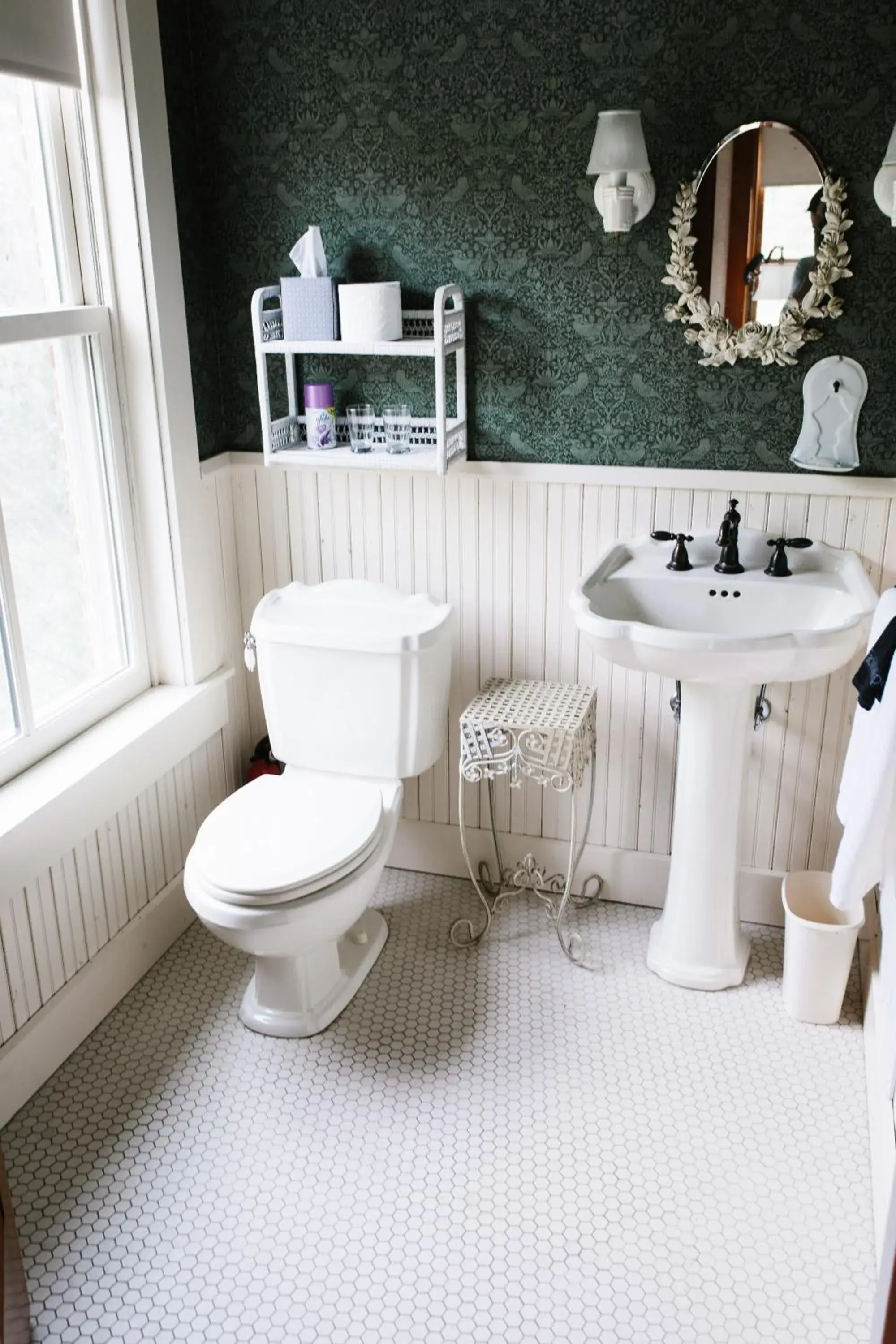 Deluxe Queen Room in Round Barn Farm B & B Event Center Deluxe Queen Room in Round Barn Farm B & B Event Center