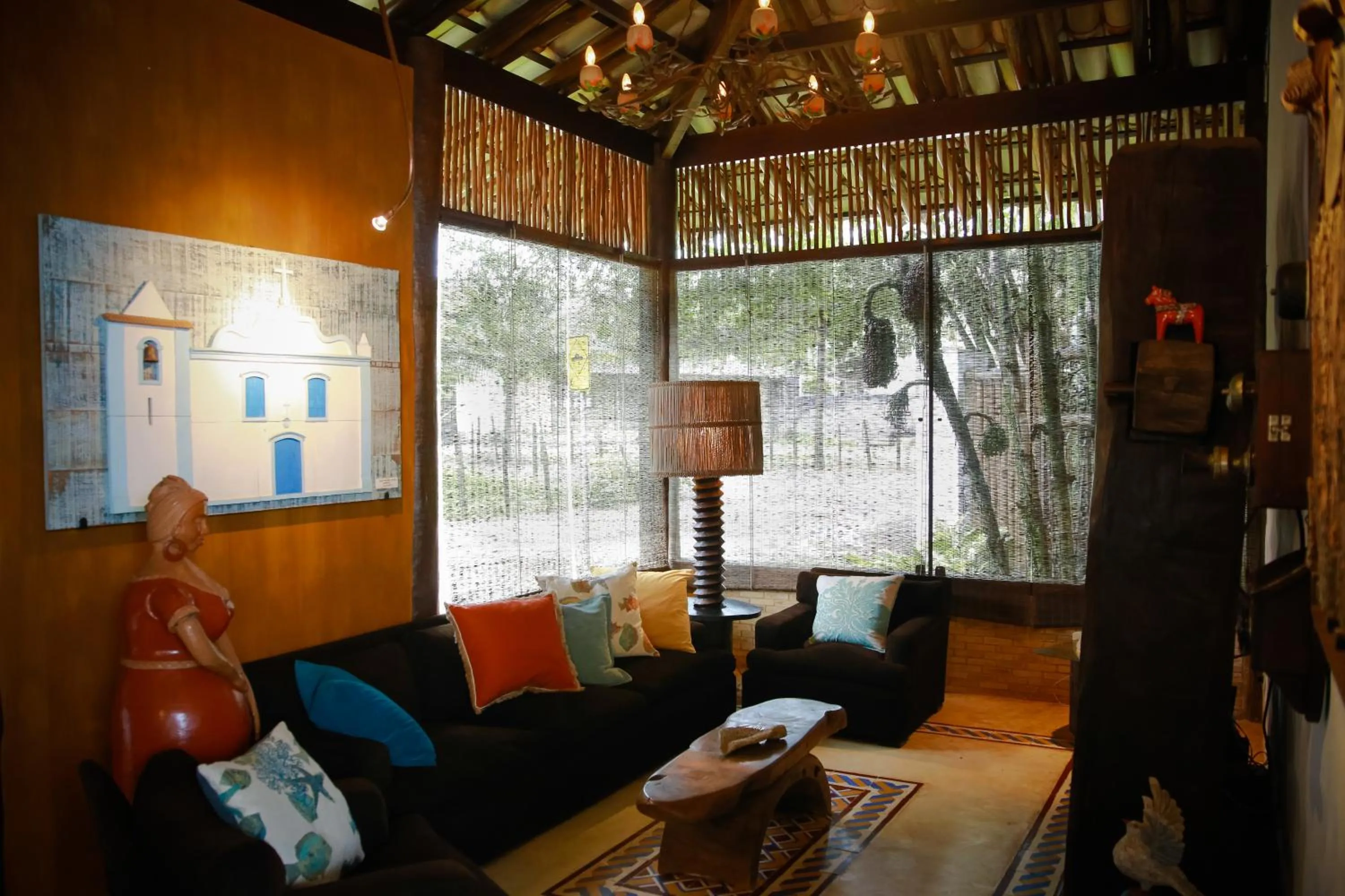 Communal lounge/ TV room in Pousada Burundanga