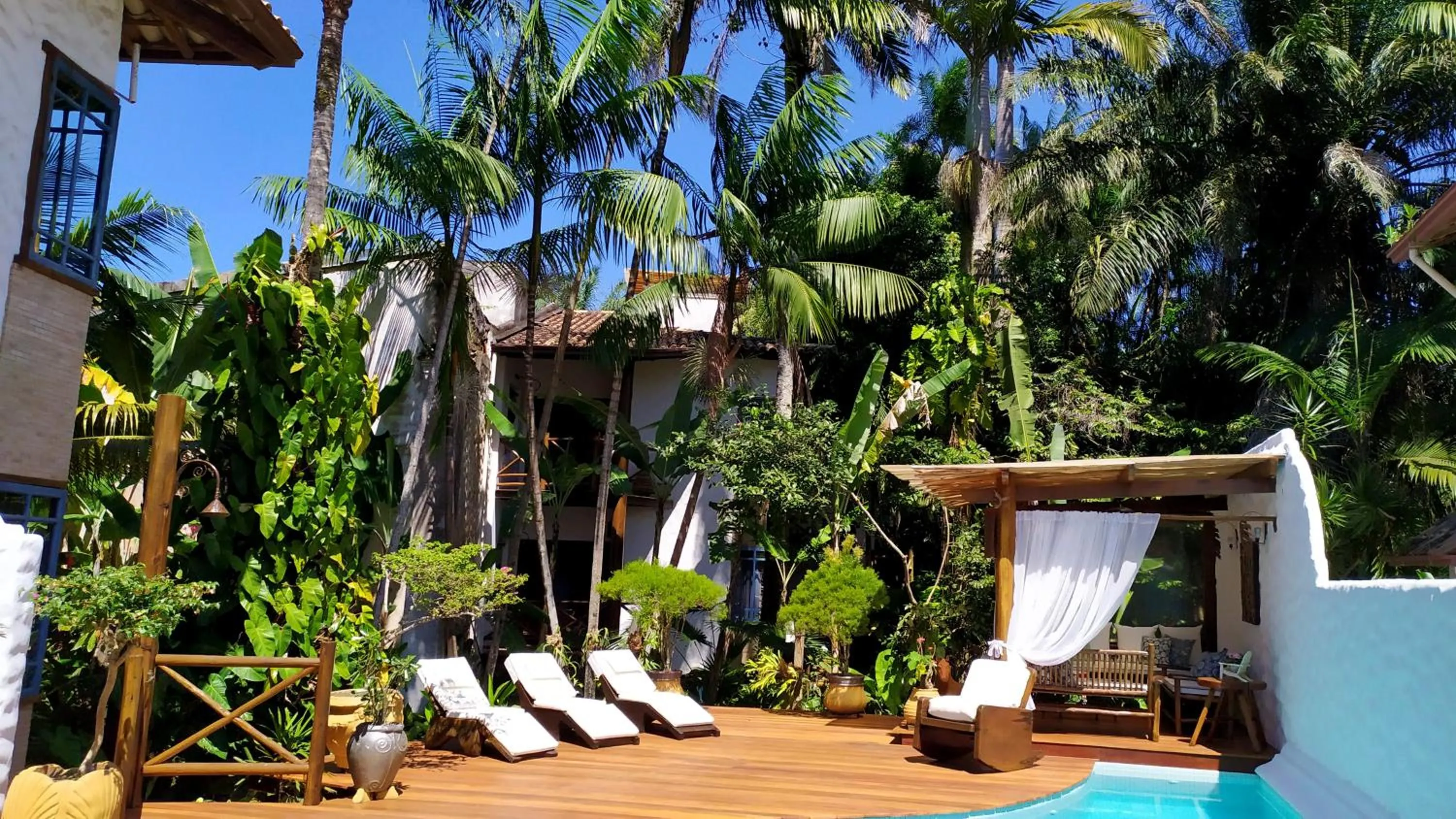 Pool view in Pousada Burundanga