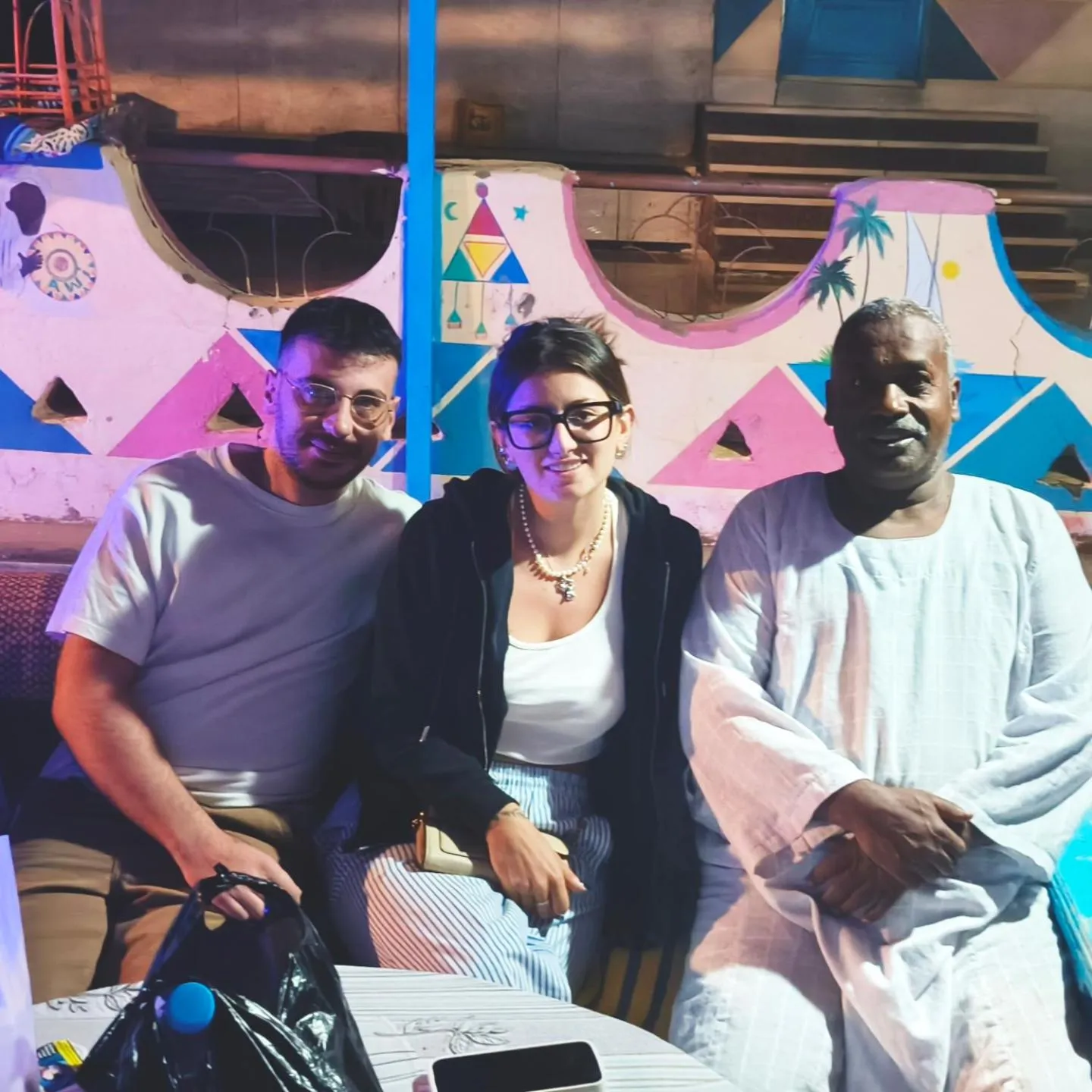 Restaurant/places to eat in Awi Guest House