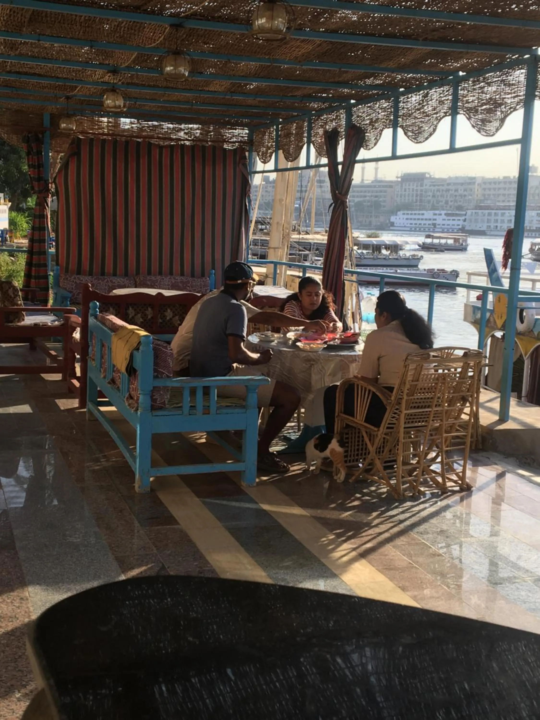 Restaurant/places to eat in Awi Guest House