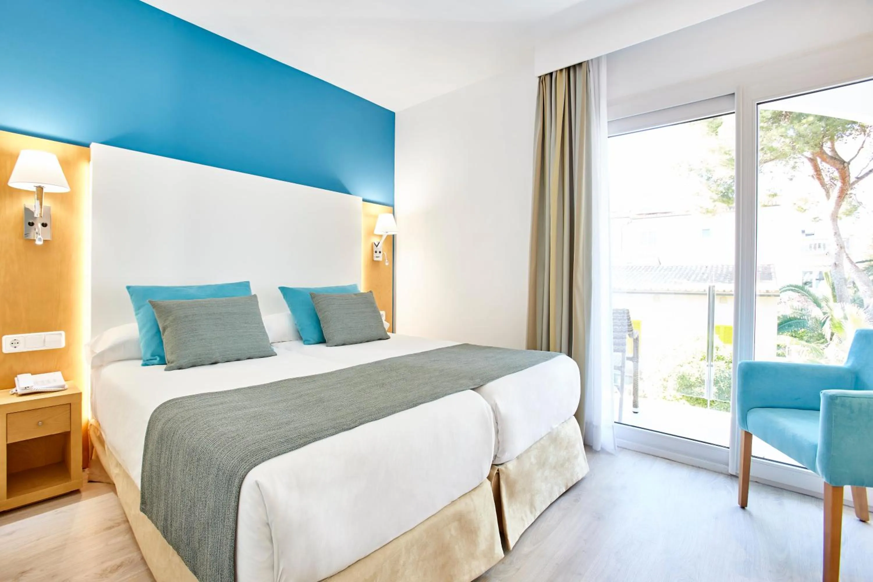 Photo of the whole room, Bed in Universal Casa Marquesa