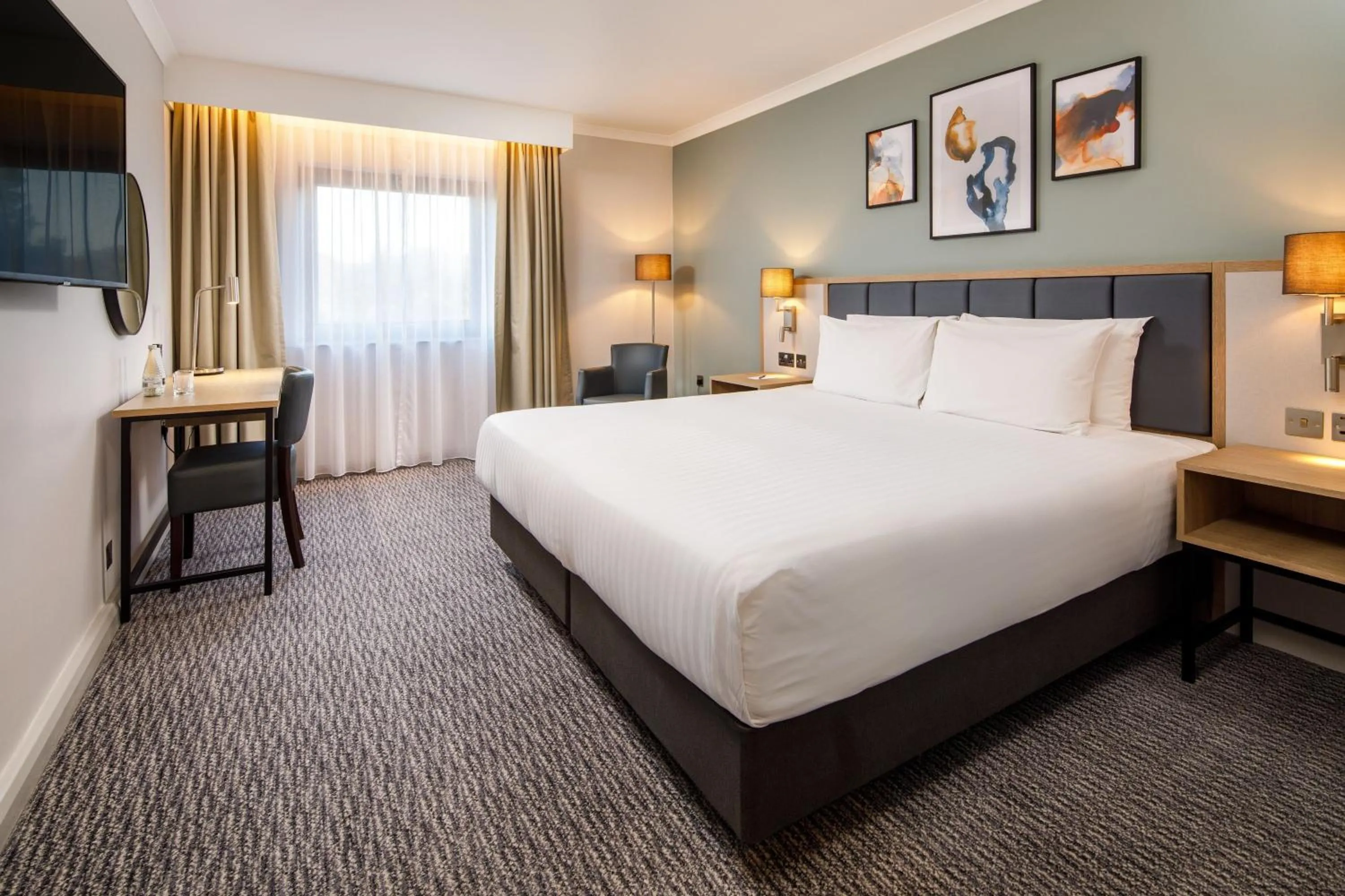 Photo of the whole room, Bed in Delta Hotels by Marriott Milton Keynes