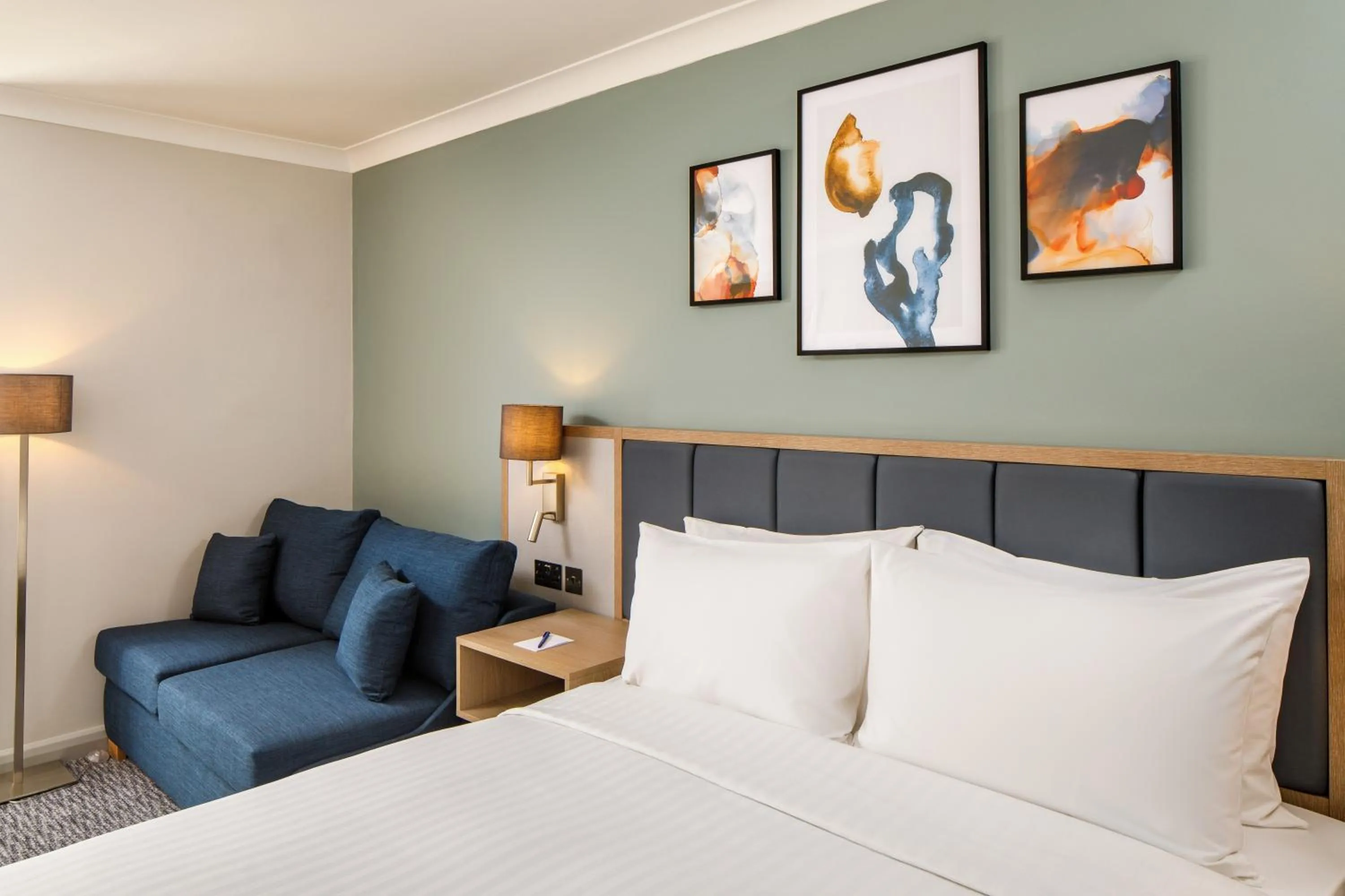 Bed in Delta Hotels by Marriott Milton Keynes