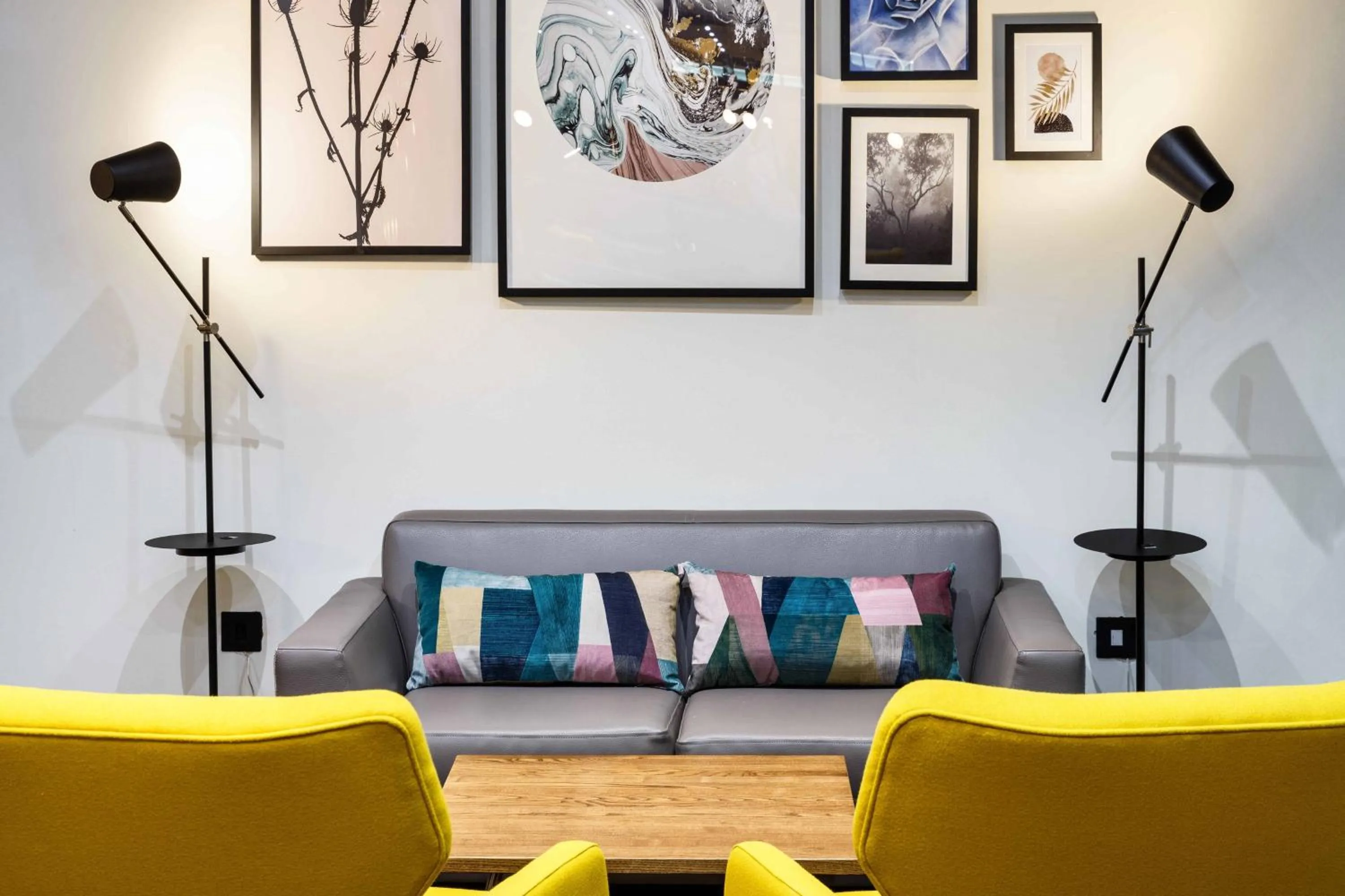 Lounge or bar in Delta Hotels by Marriott Milton Keynes