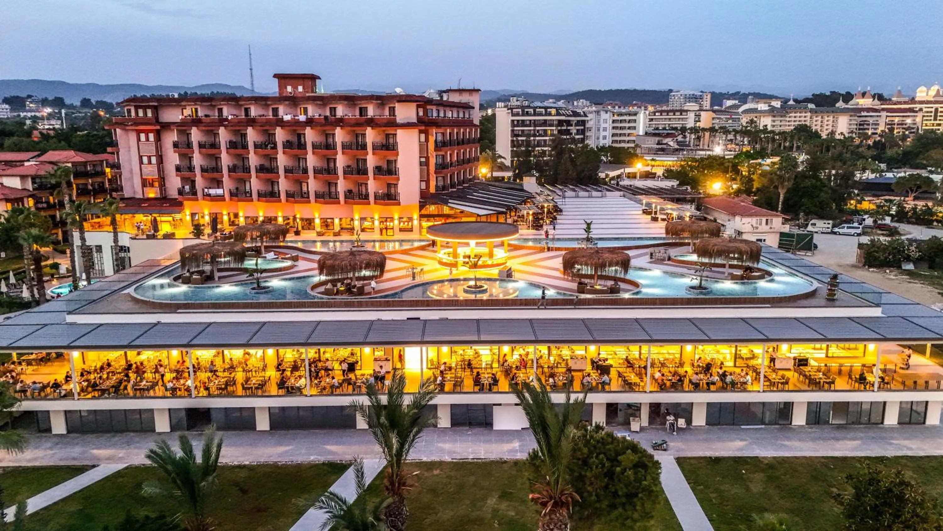 Property building in Justiniano Club Park Conti