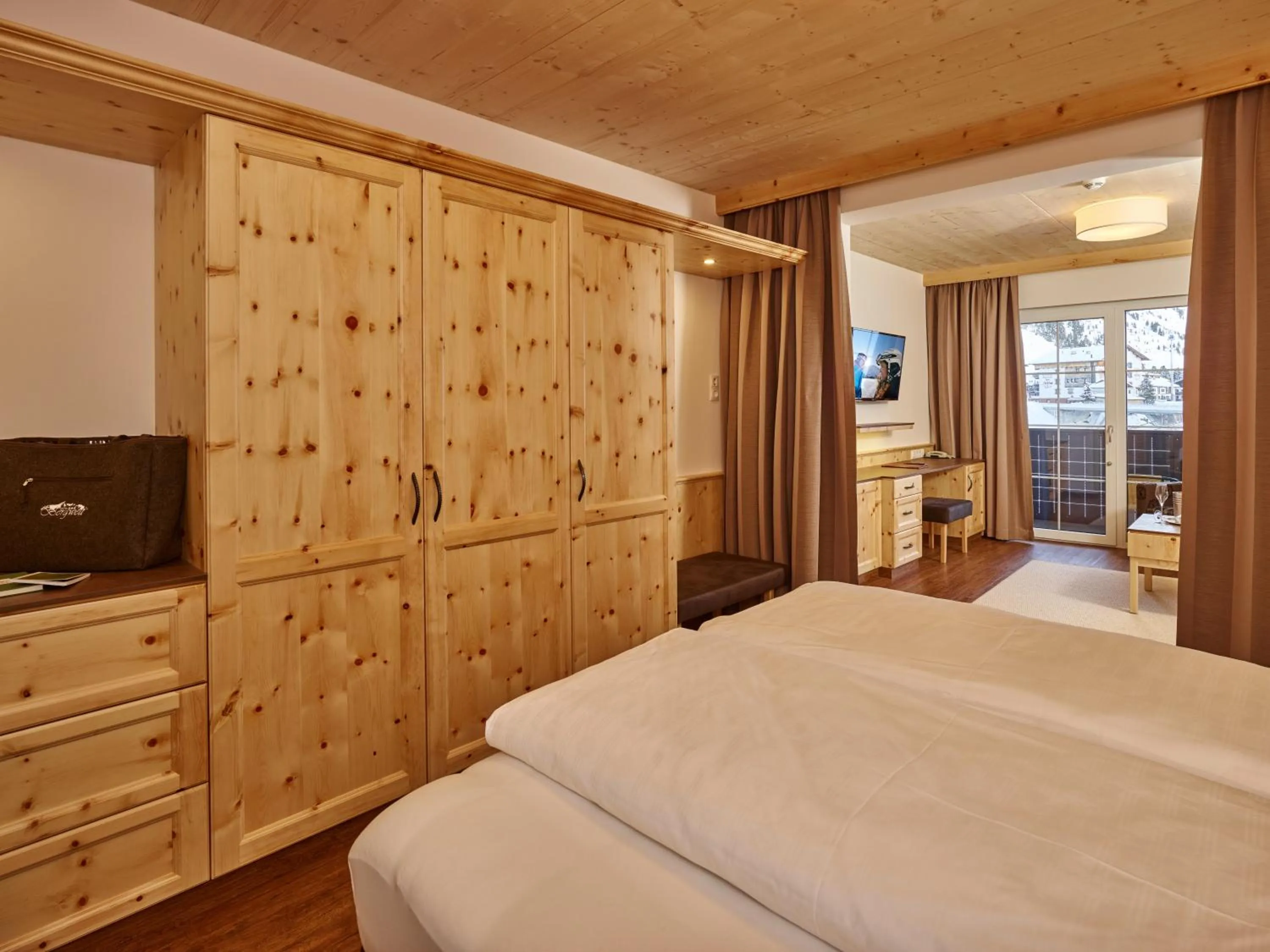 Photo of the whole room, Bed in Hotel Venter Bergwelt
