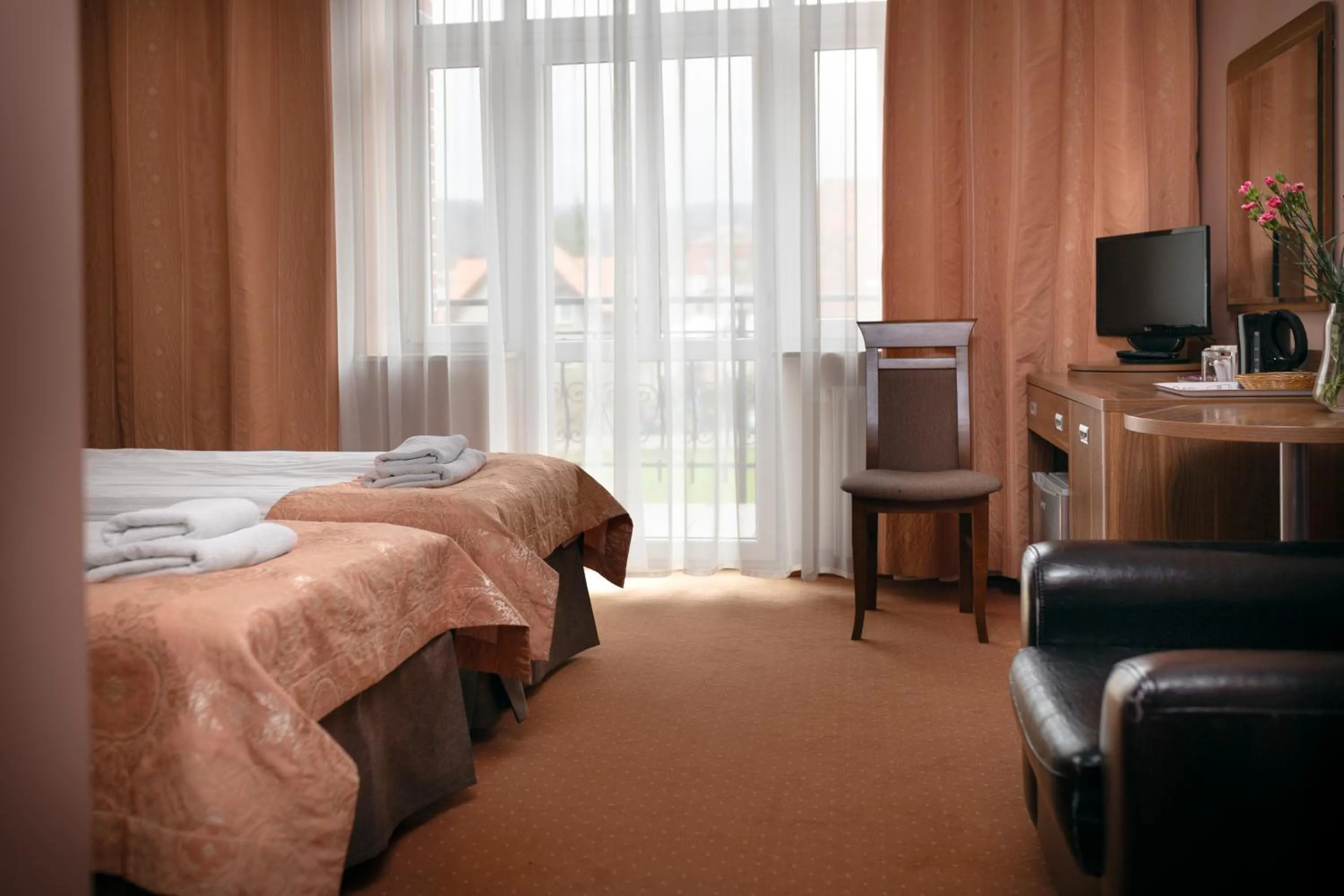 Balcony/Terrace, Bed in Paria Hotel