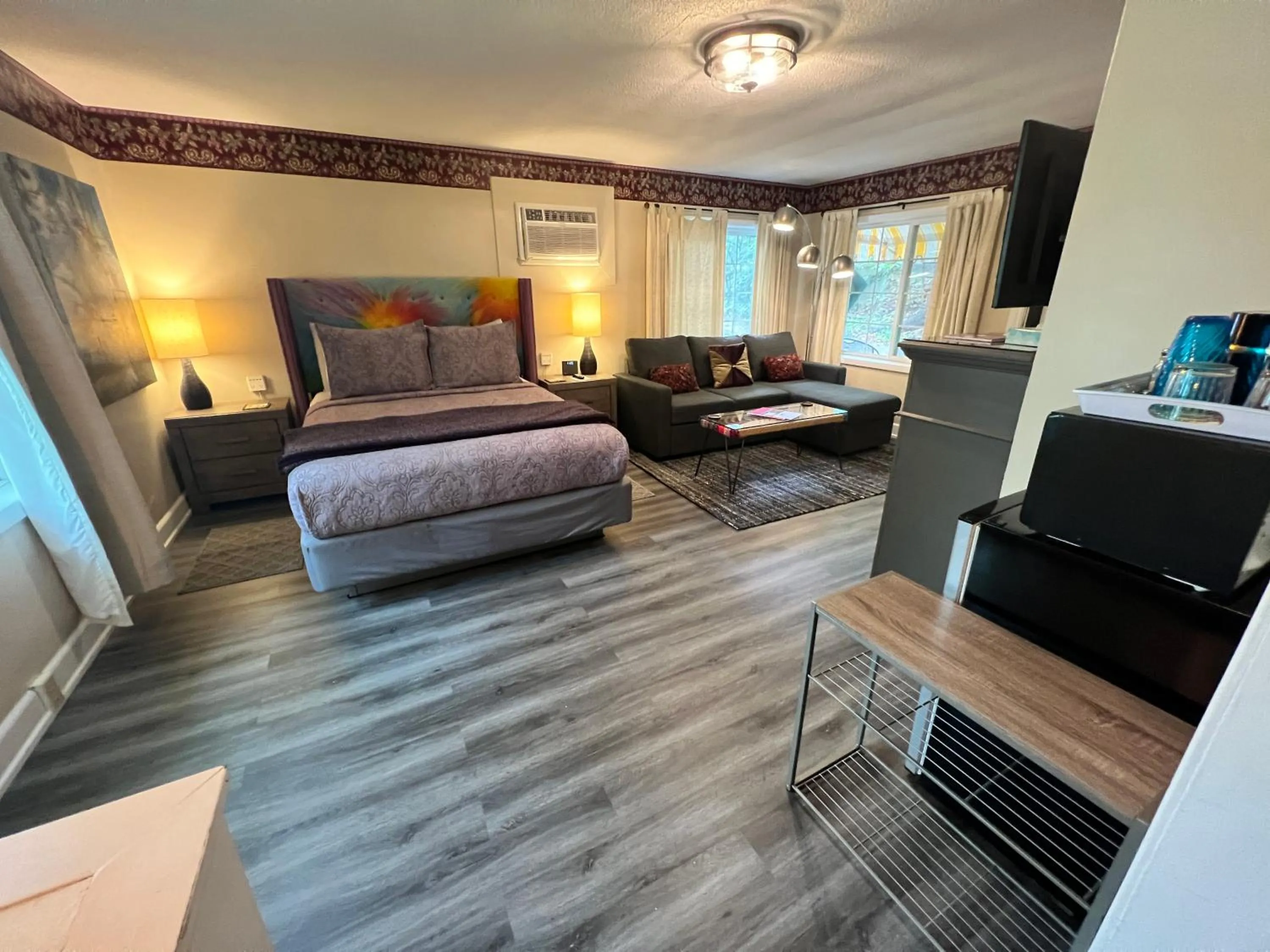 Photo of the whole room in Sherwood Court Cottages & Guest Rooms